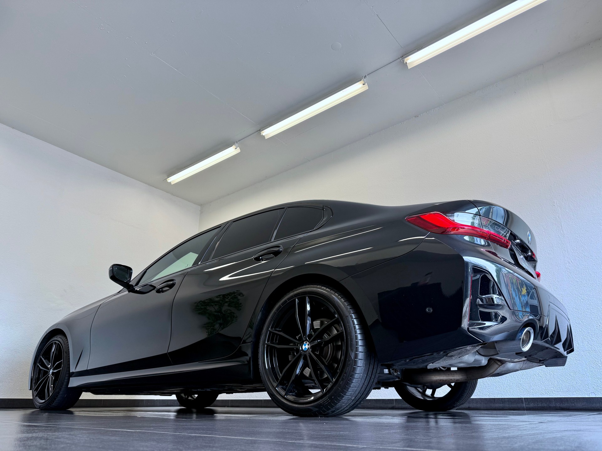 BMW 320d xDrive 48V Steptronic M Sport-image-9