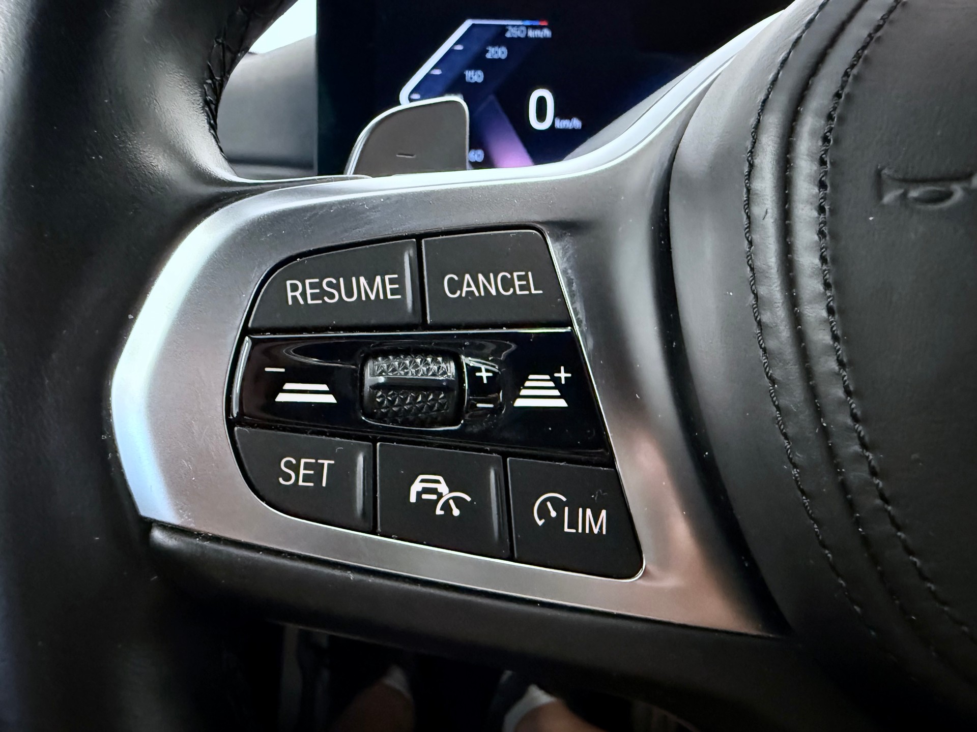 BMW 320d xDrive 48V Steptronic M Sport-image-16