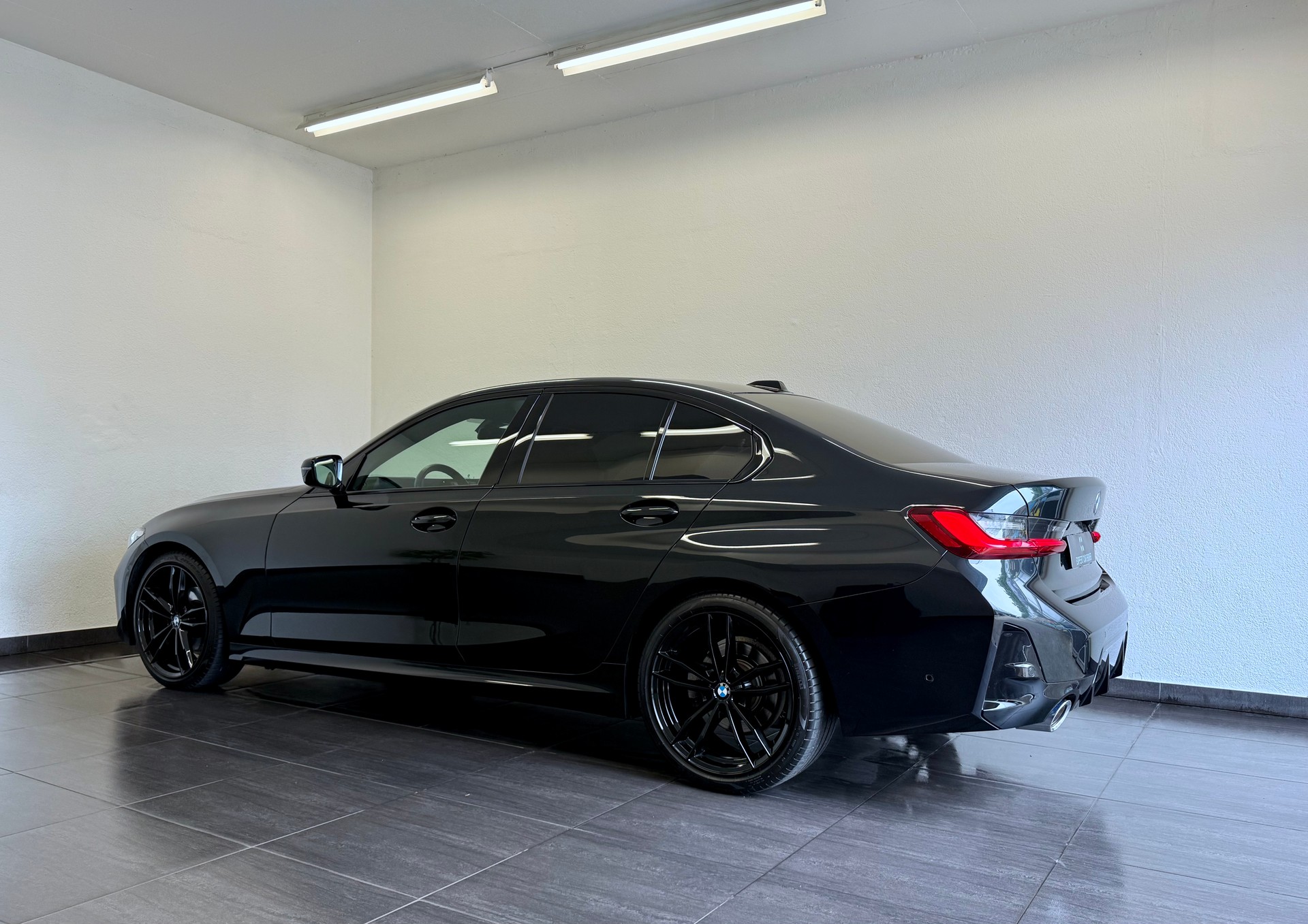 BMW 320d xDrive 48V Steptronic M Sport-image-8