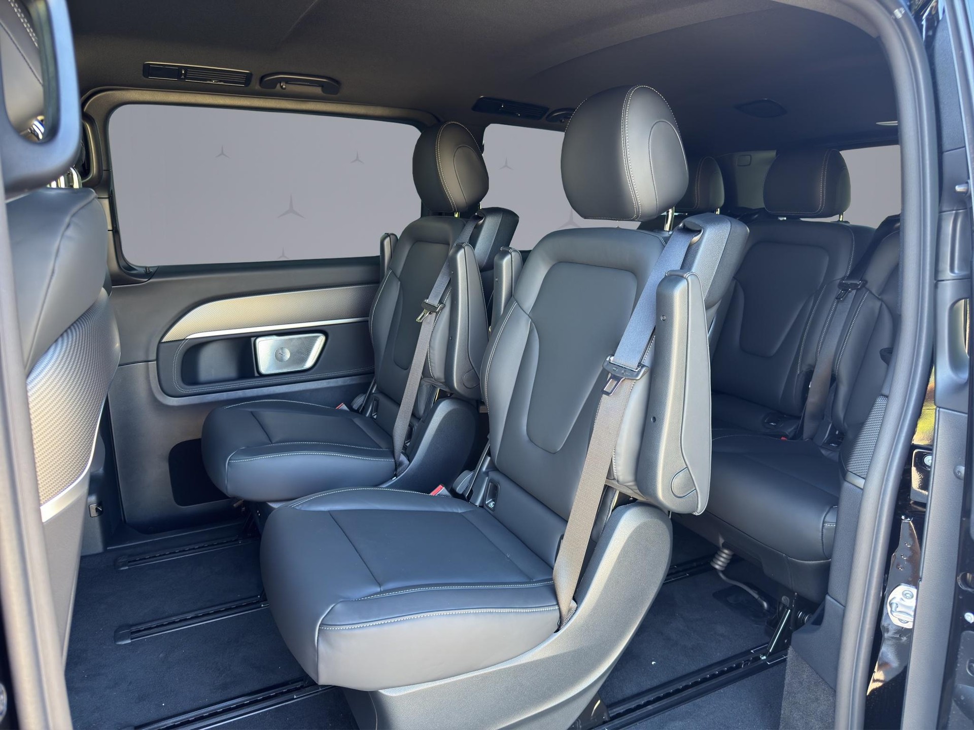 MERCEDES-BENZ V 300 d Swiss Ed. lang 4matic Van-image-13