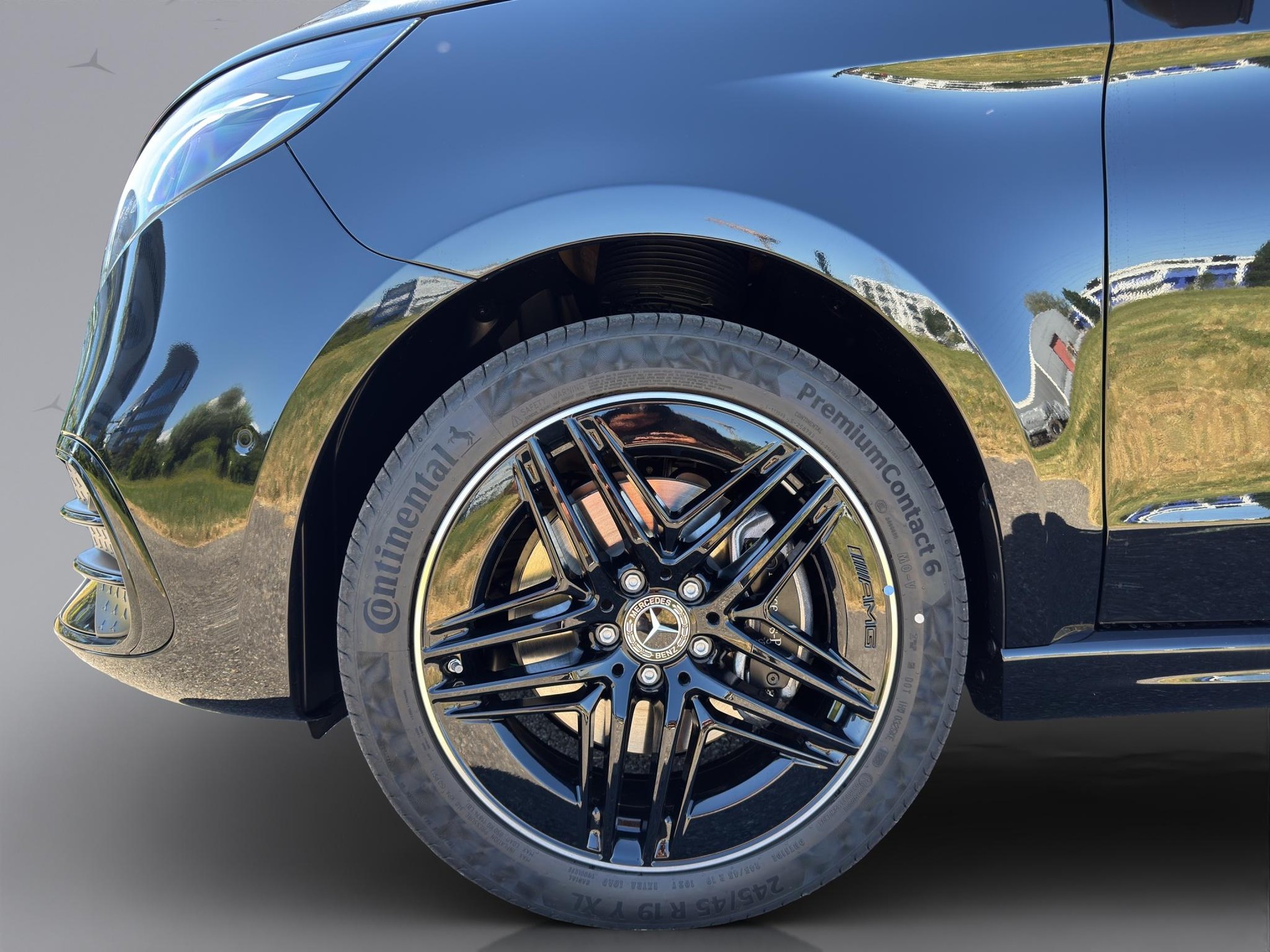 MERCEDES-BENZ V 300 d Swiss Ed. lang 4matic Van-showroom-element-3
