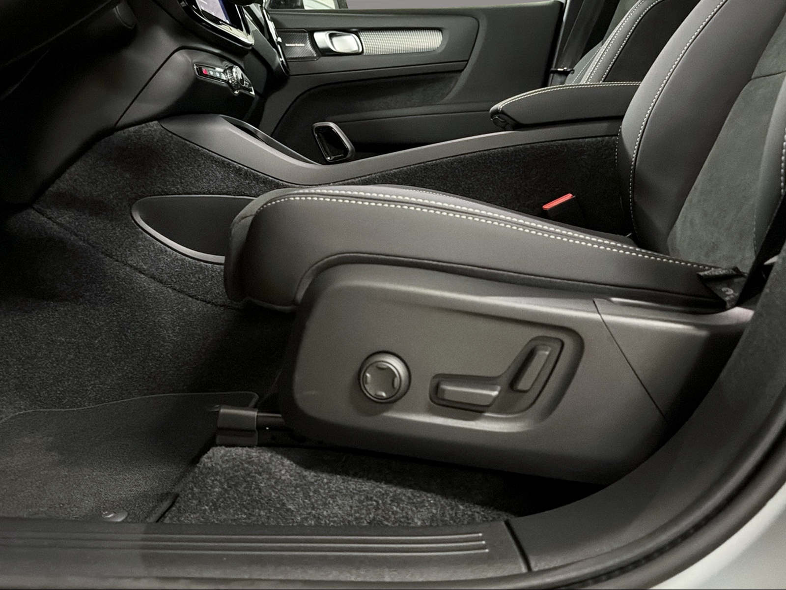 VOLVO EC40 Twin Ultra AWD XCENTRIC-image-8