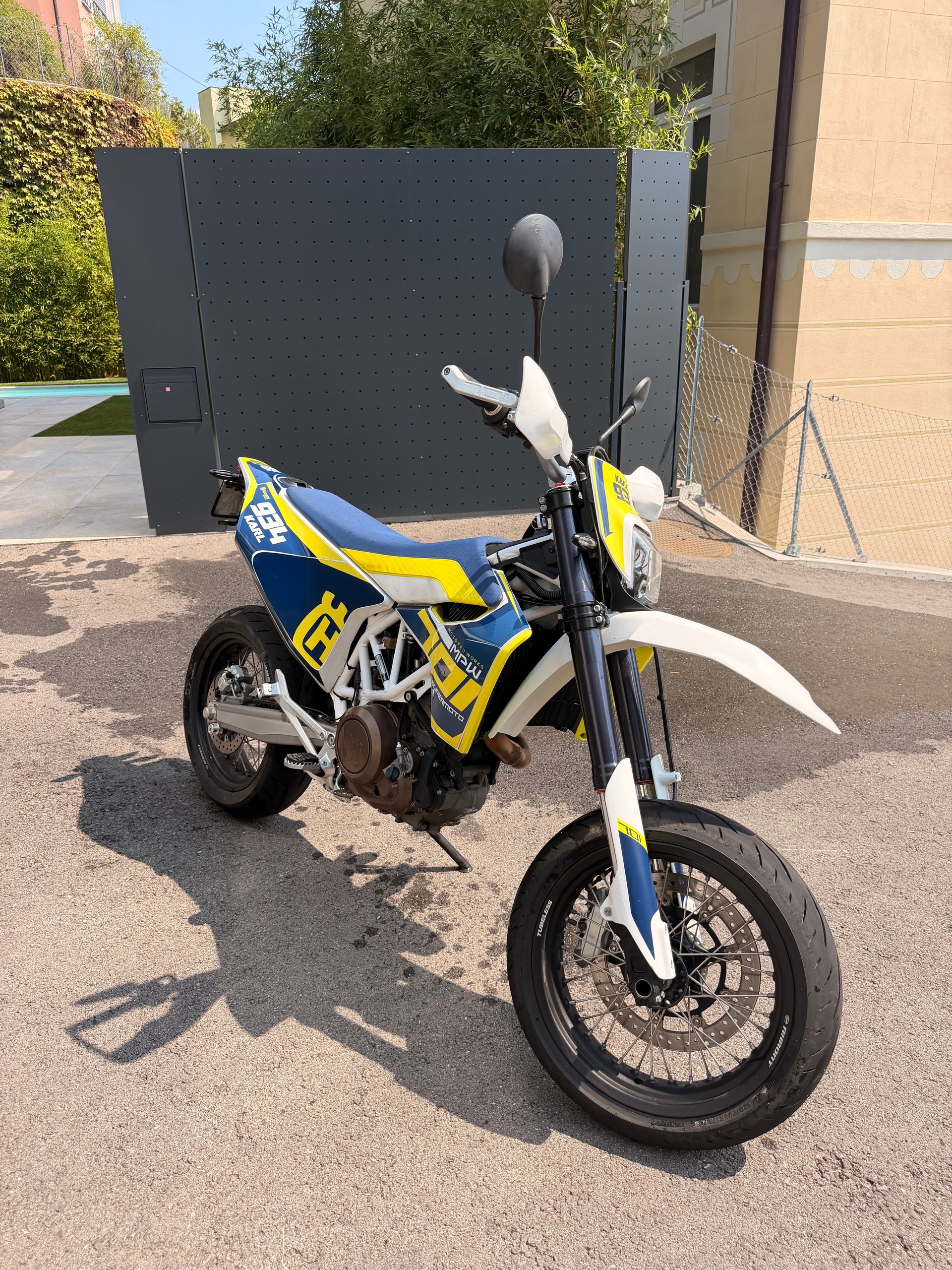 HUSQVARNA 701 Supermoto-image-1