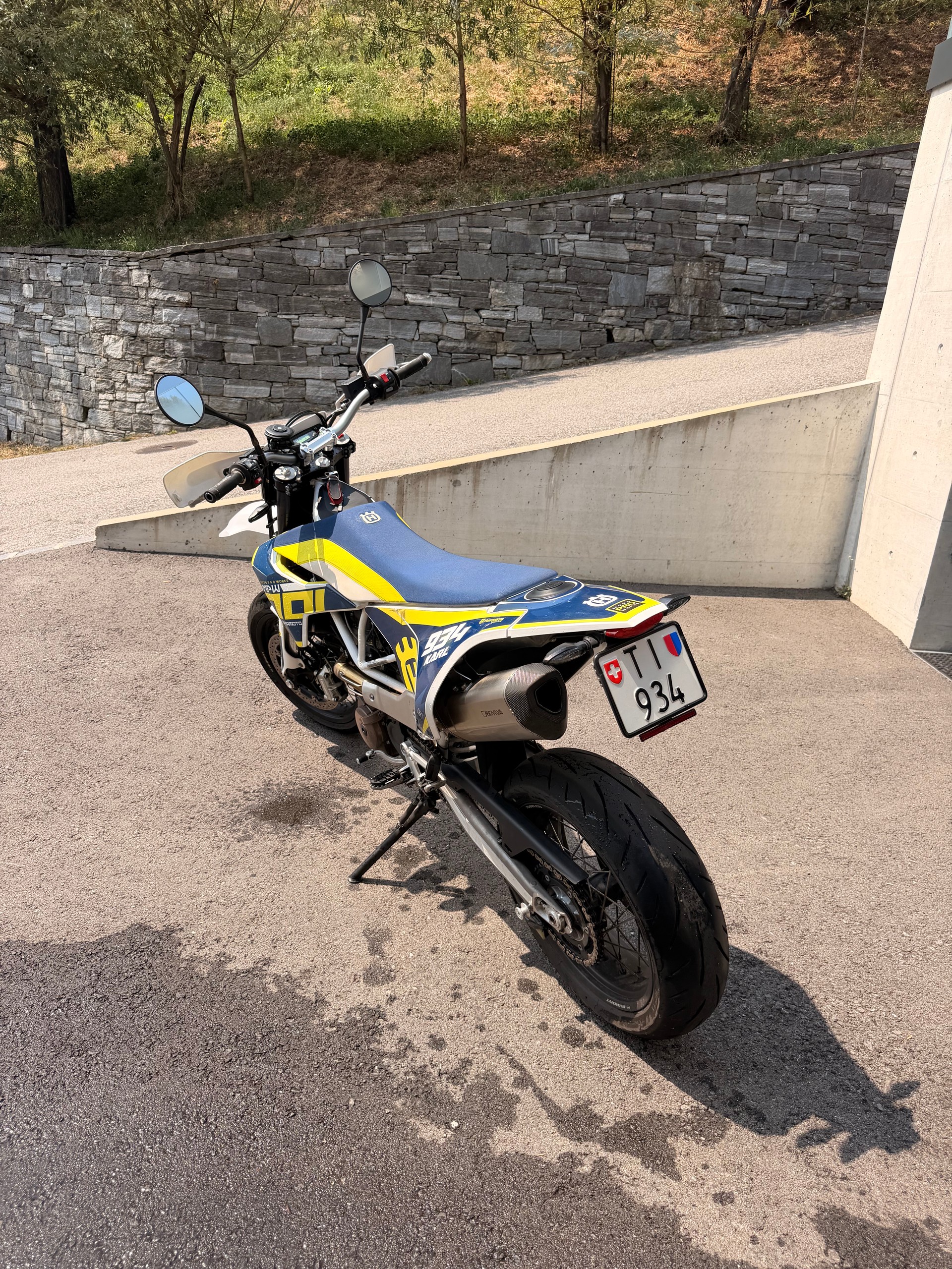 HUSQVARNA 701 Supermoto-image-2