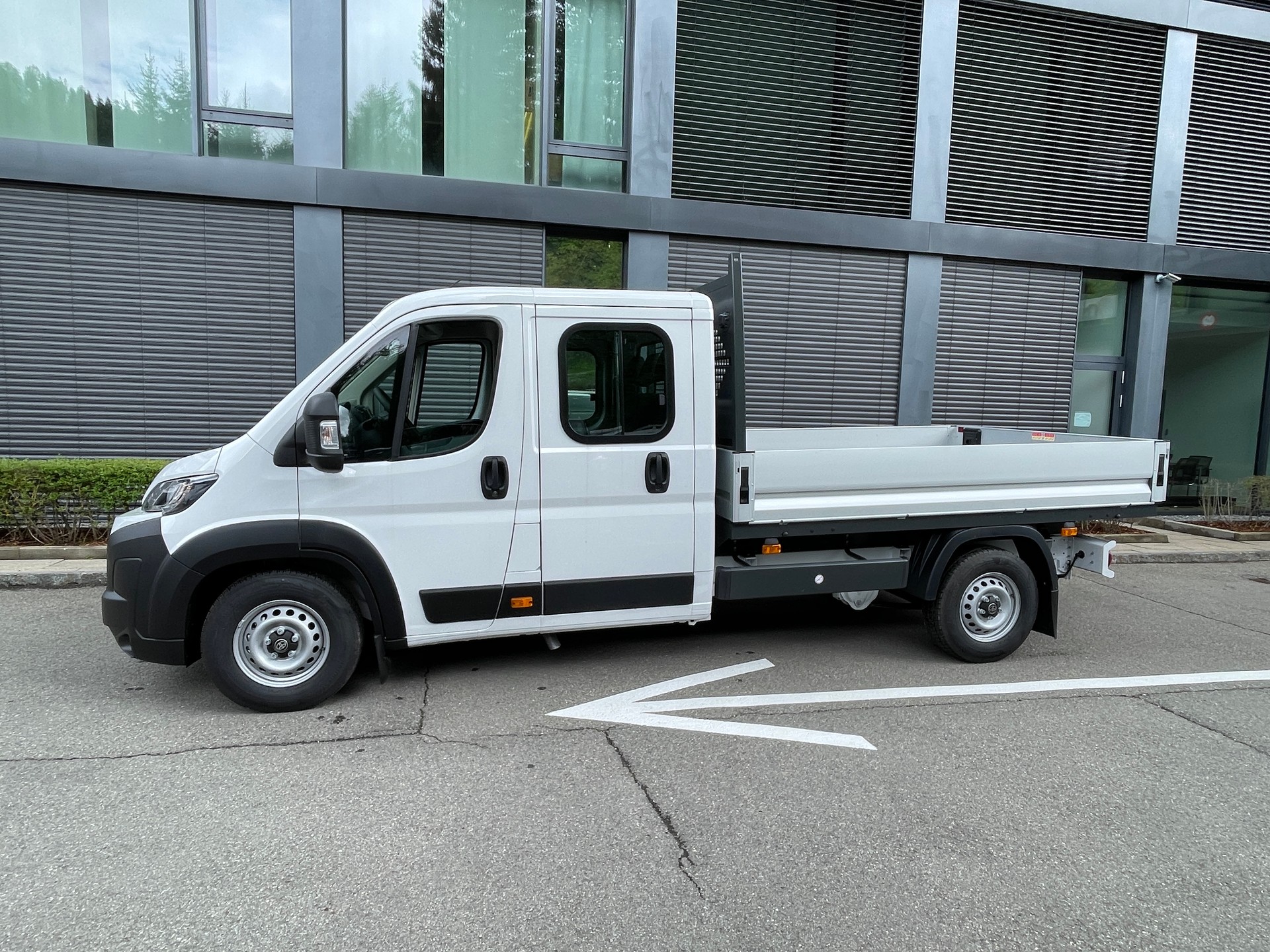TOYOTA Proace MAX 2.2D DK Chassis mit Pritsche HD Active 3,5t L3H1 mit AHK-showroom-element-1