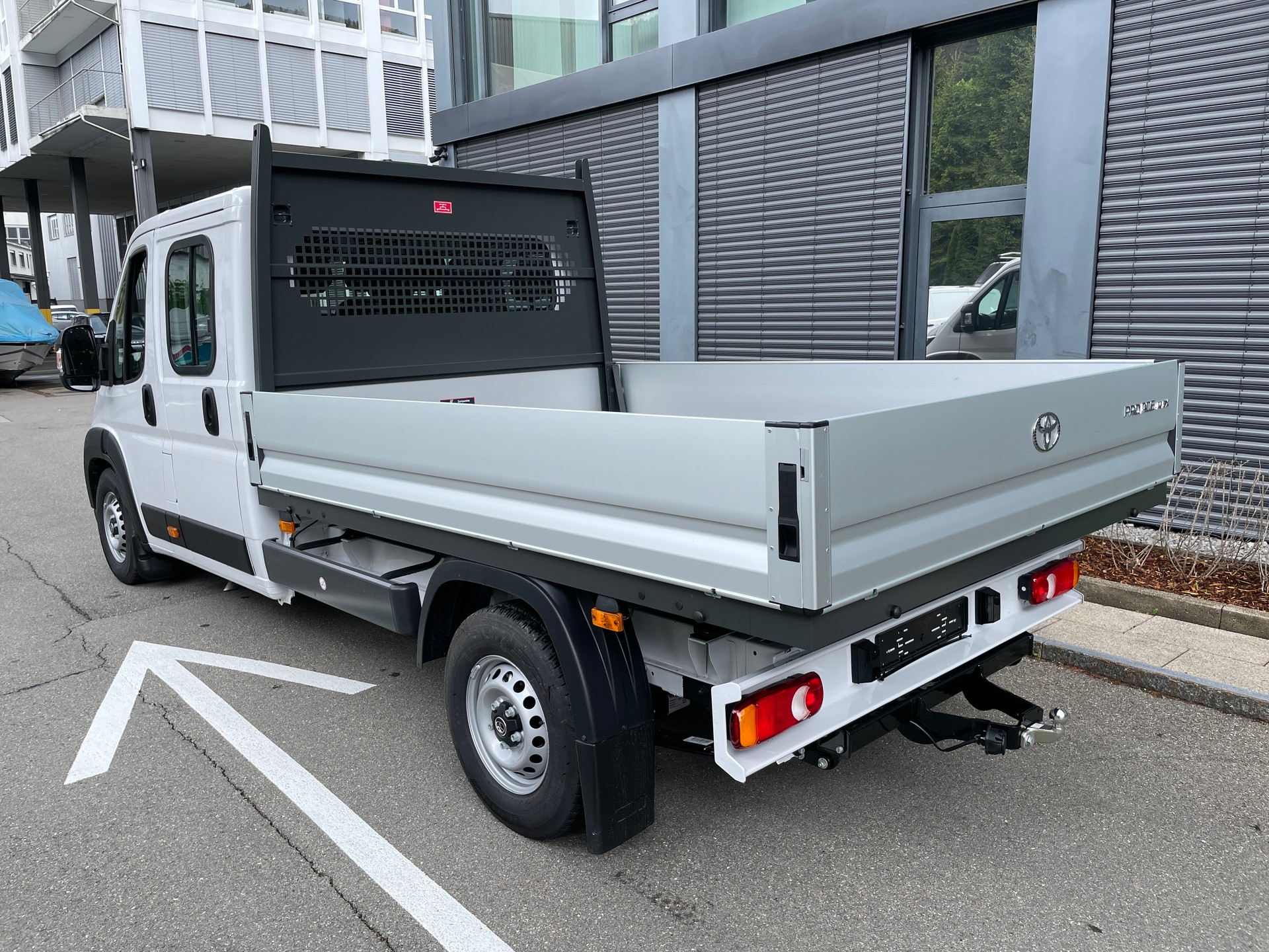 TOYOTA Proace MAX 2.2D DK Chassis mit Pritsche HD Active 3,5t L3H1 mit AHK-showroom-element-2