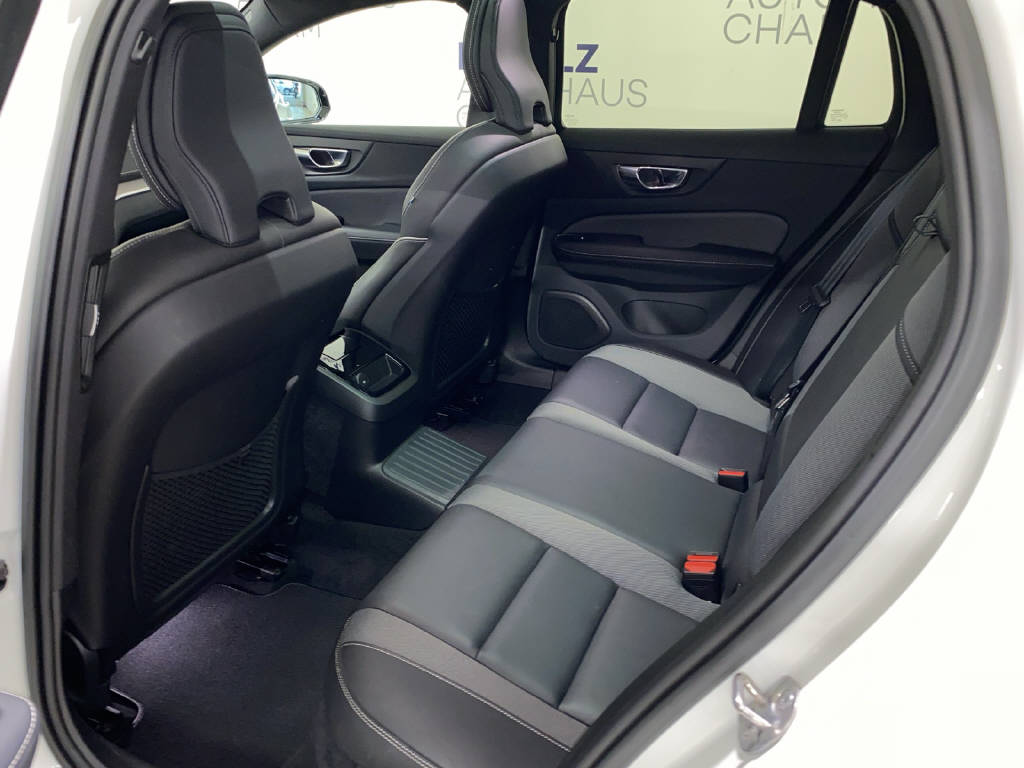 VOLVO V60 2.0 T6 TE R-Design eAWD-image-16