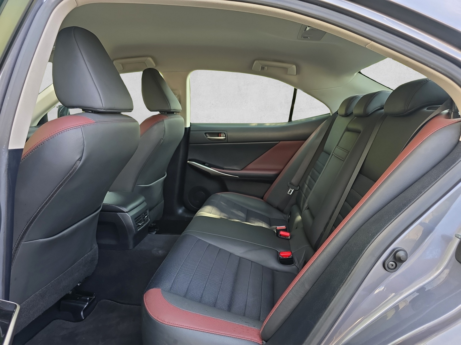 LEXUS IS 300h F-Sport Automatic-image-10