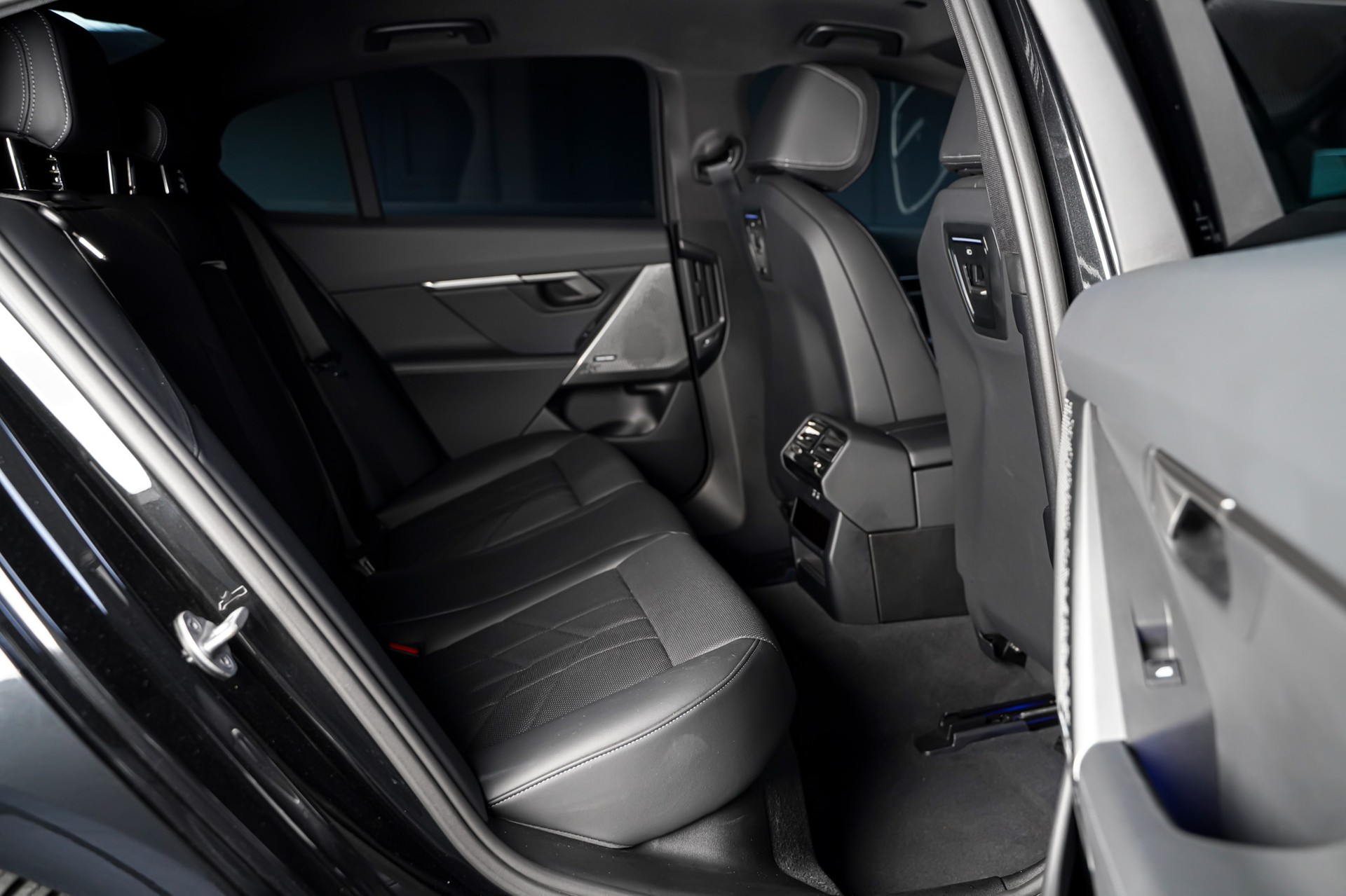 BMW 520i 48V M Sport Steptronic-image-13
