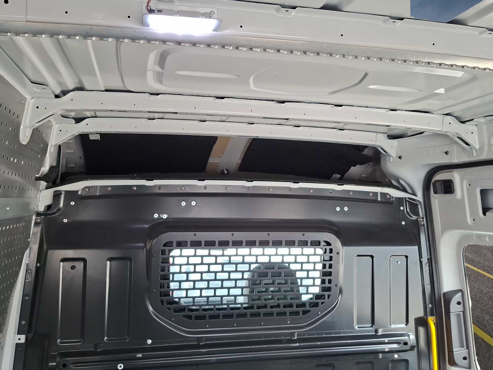 VW Crafter 35 2.0 BiTDI L3 A-image-17