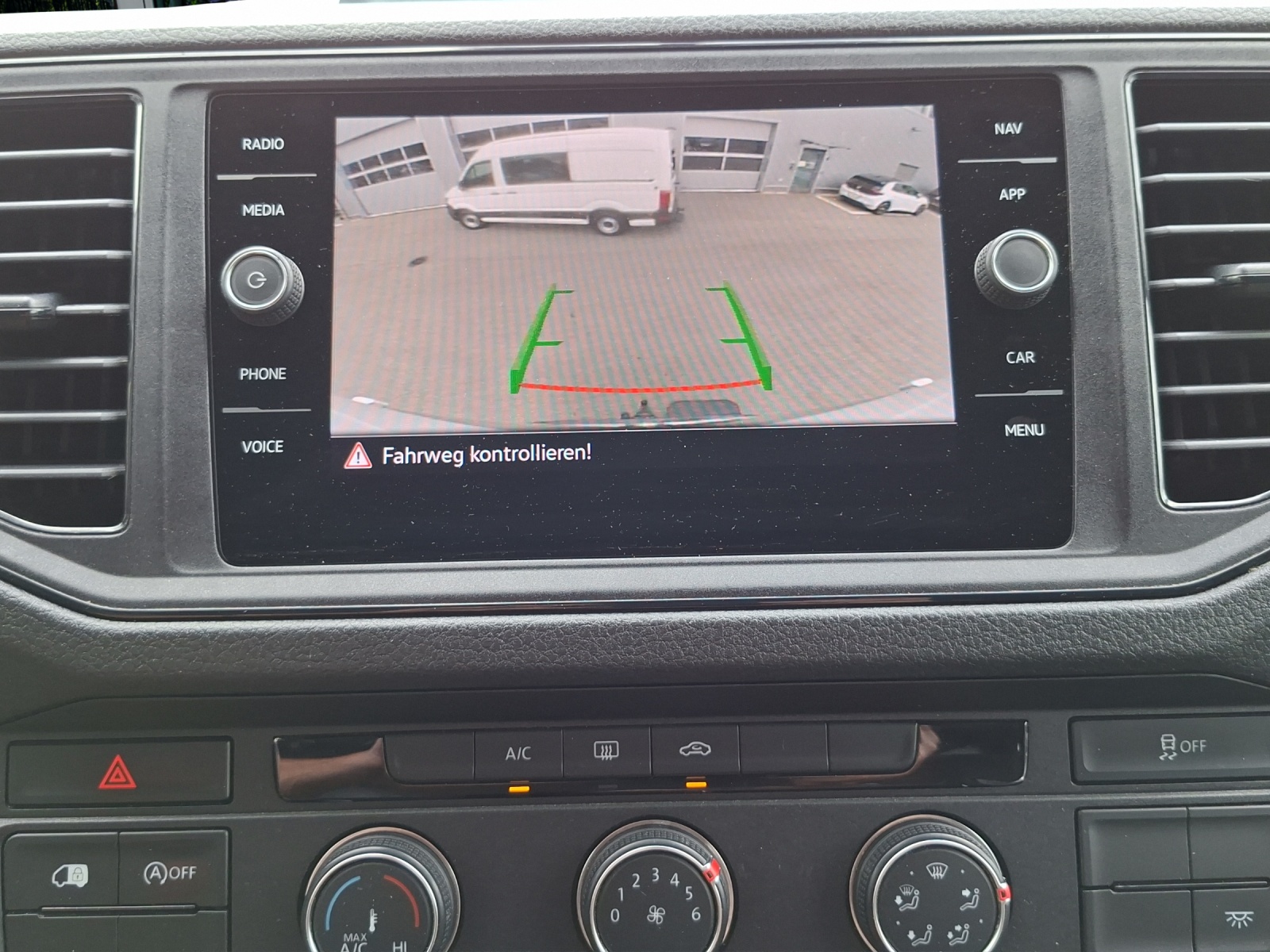 VW Crafter 35 2.0 BiTDI L3 A-image-15