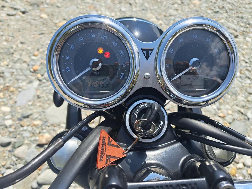 TRIUMPH Bonneville T120 ABS-image-3