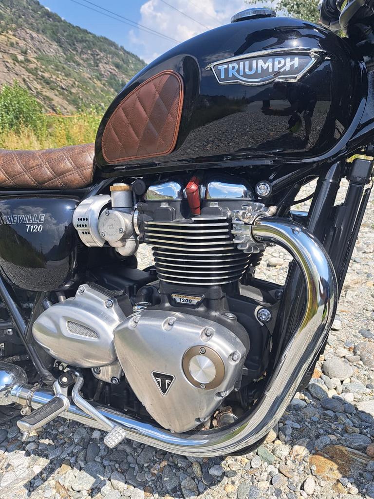 TRIUMPH Bonneville T120 ABS-image-2
