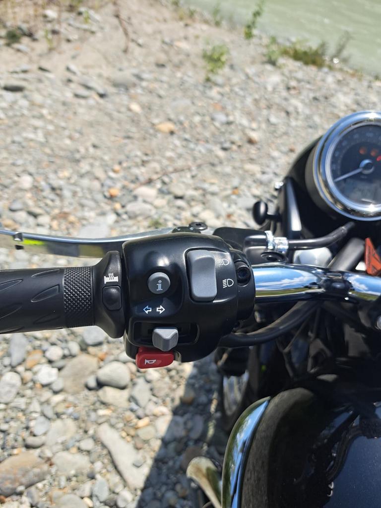 TRIUMPH Bonneville T120 ABS-image-6