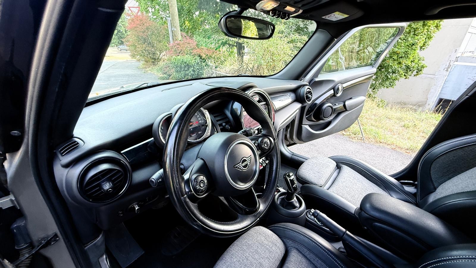 MINI Cooper Steptronic-image-10