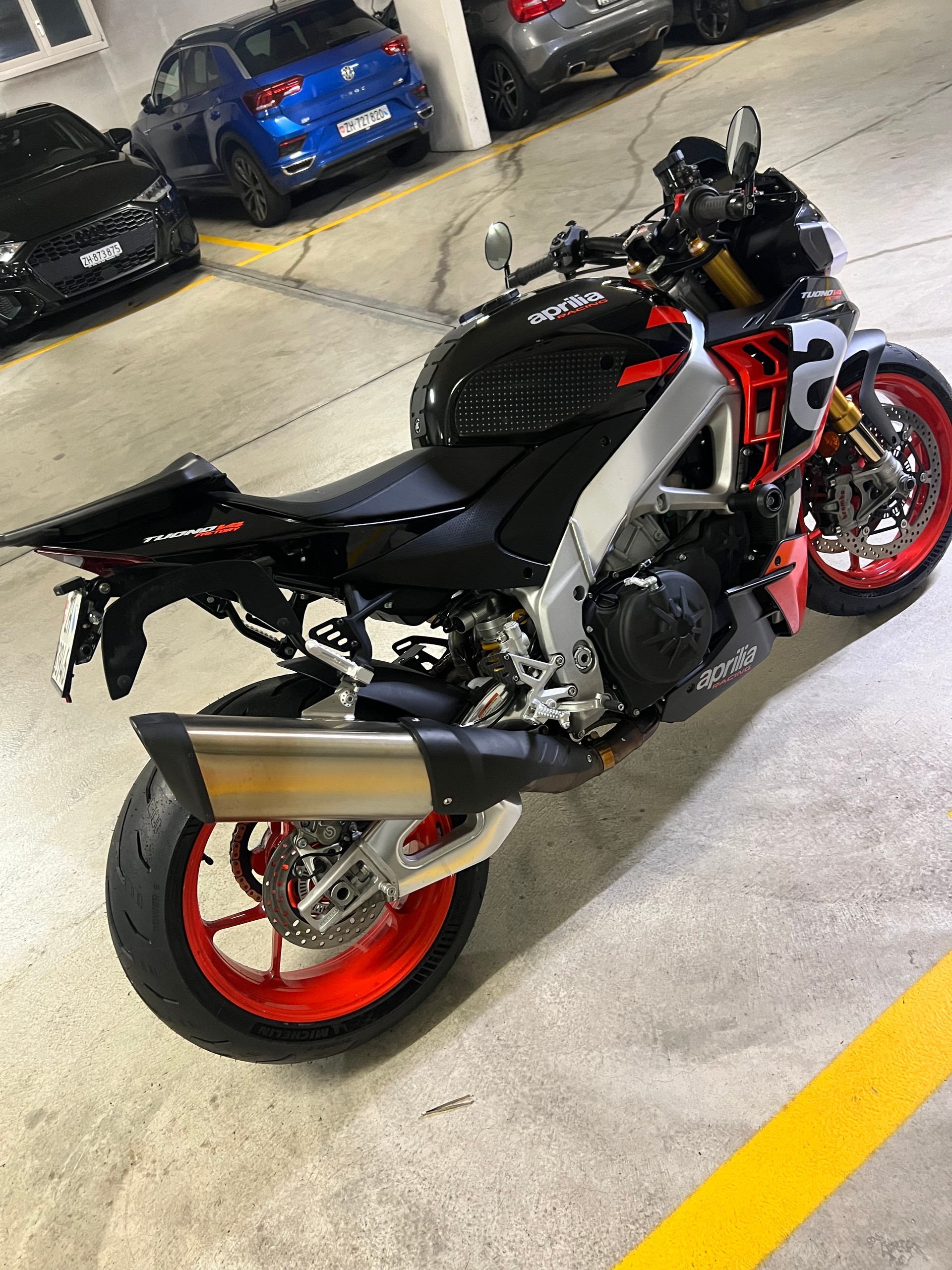 APRILIA Tuono V4 1100 Factory-image-8