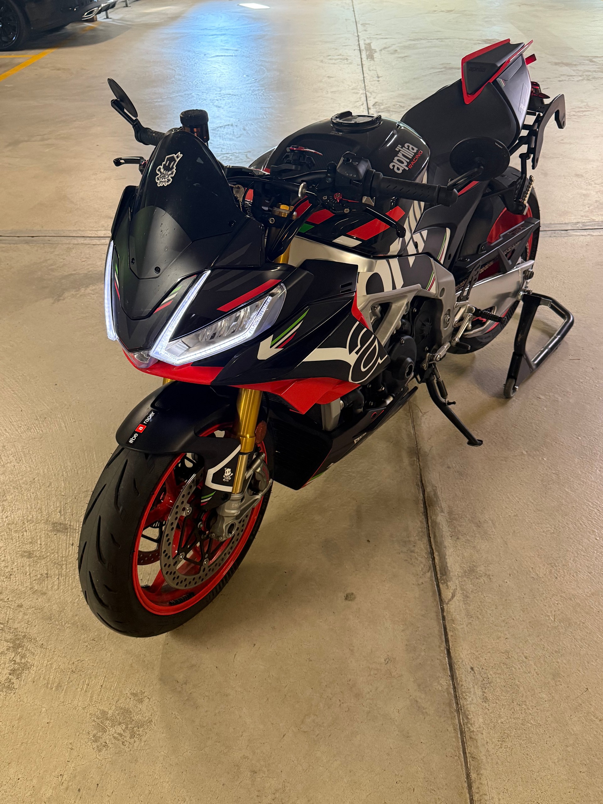 APRILIA Tuono V4 1100 Factory-image-6