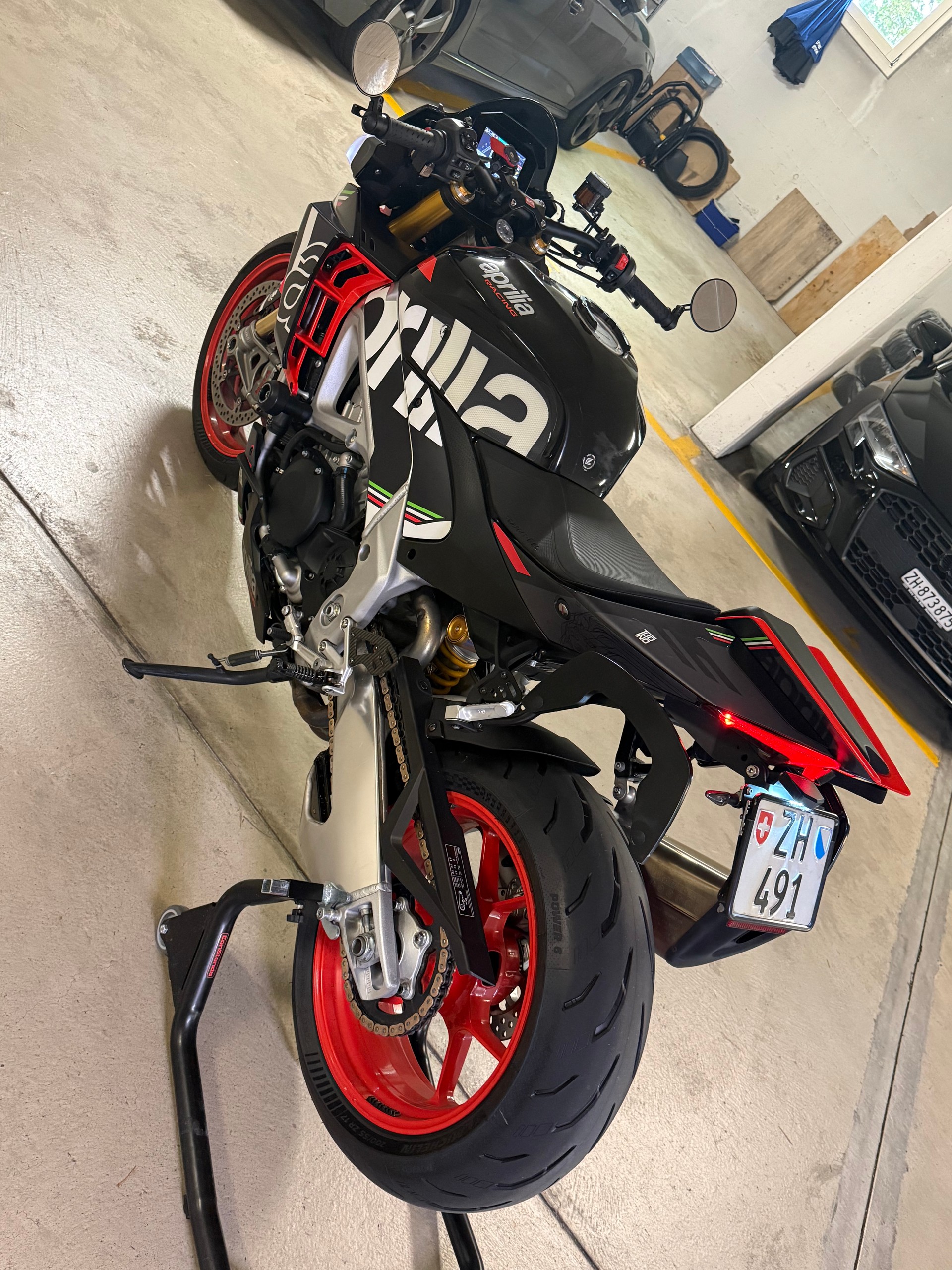 APRILIA Tuono V4 1100 Factory-image-5