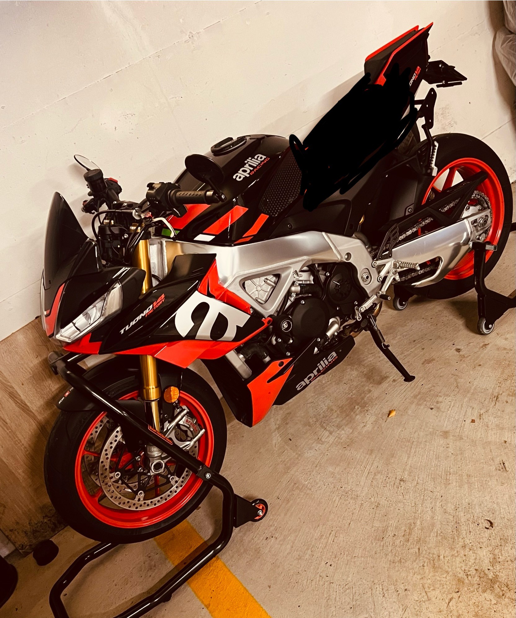 APRILIA Tuono V4 1100 Factory-image-9