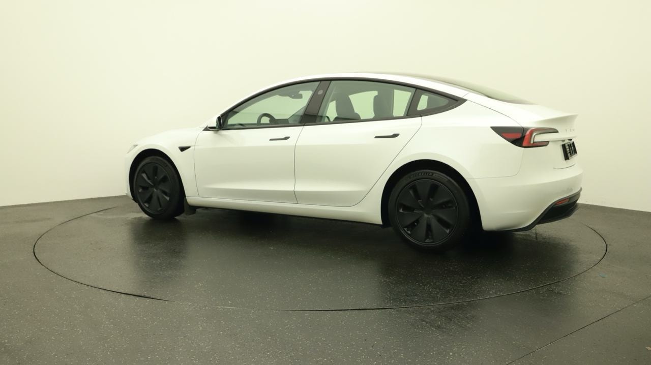 TESLA Model 3 Long Range Dual Motor AWD-showroom-element-2