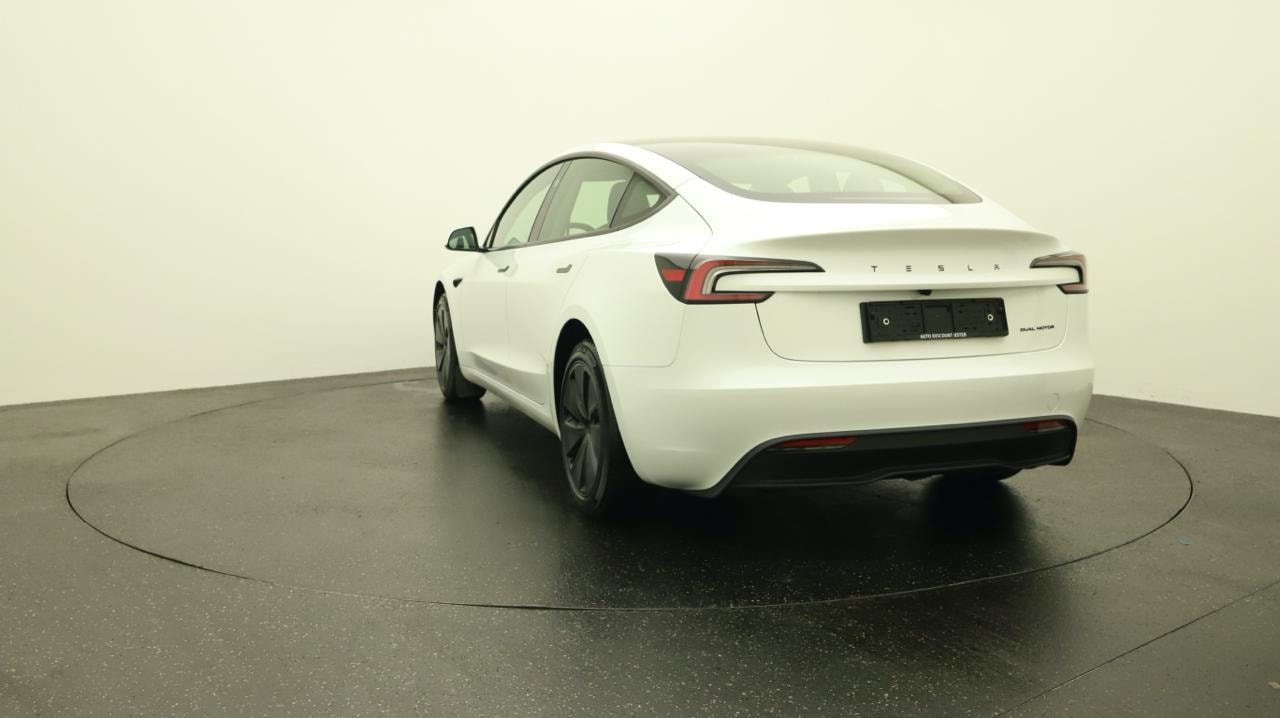 TESLA Model 3 Long Range Dual Motor AWD-showroom-element-3