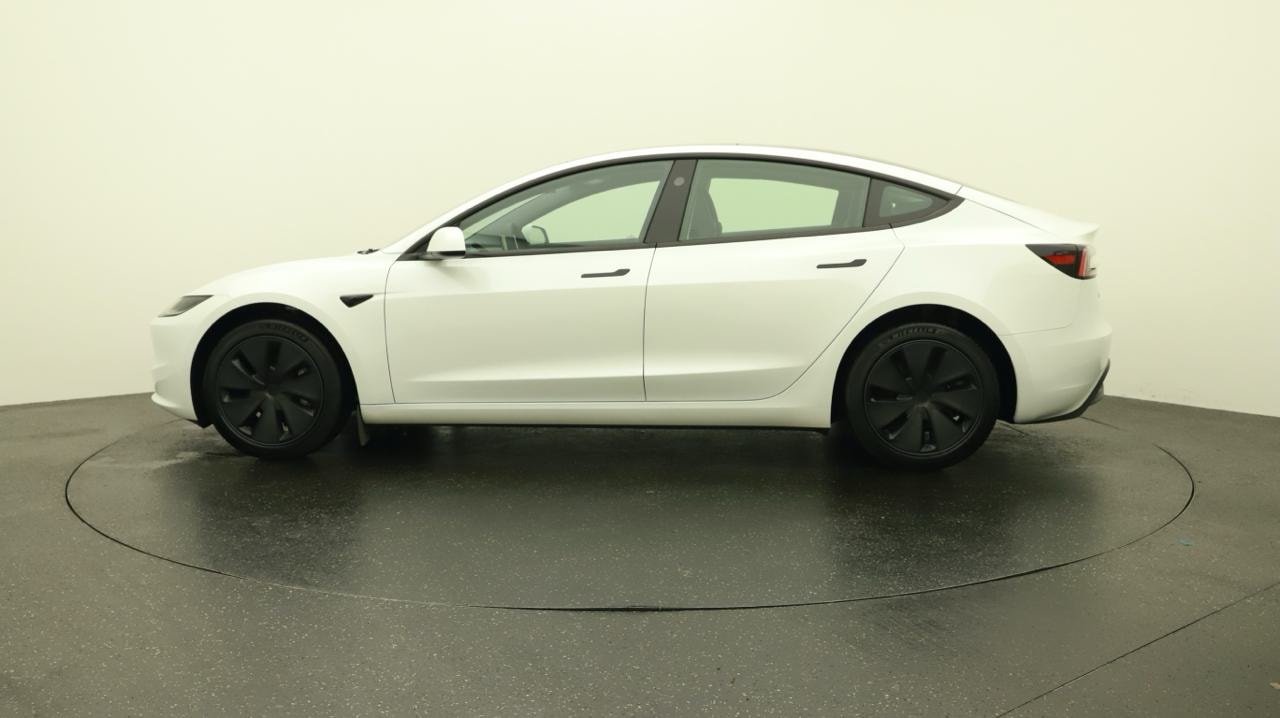 TESLA Model 3 Long Range Dual Motor AWD-showroom-element-1