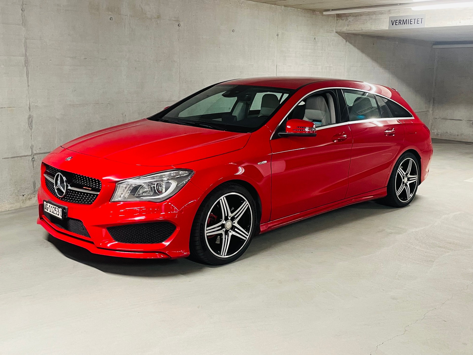 MERCEDES-BENZ CLA Shooting Brake 250 Sport 7G-DCT 4Matic-showroom-element-1