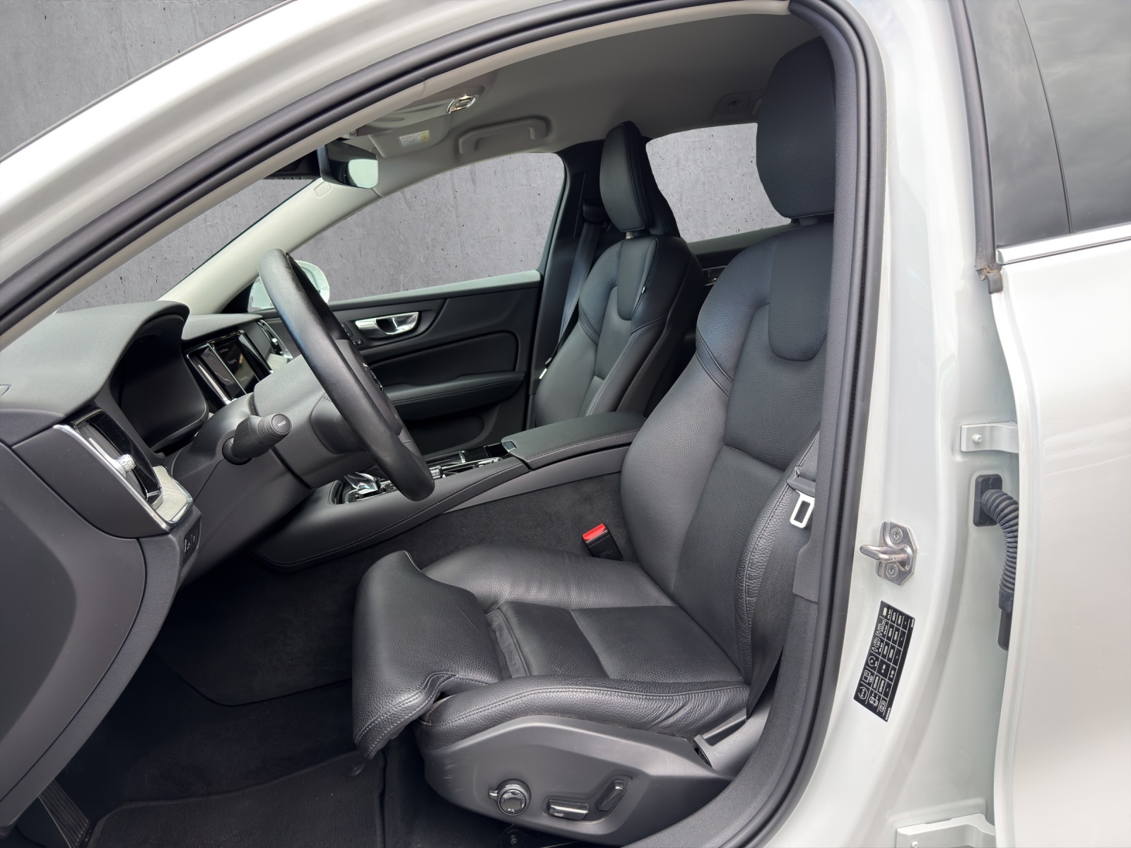 VOLVO V60 2.0 T6 TE Business eAWD-image-9