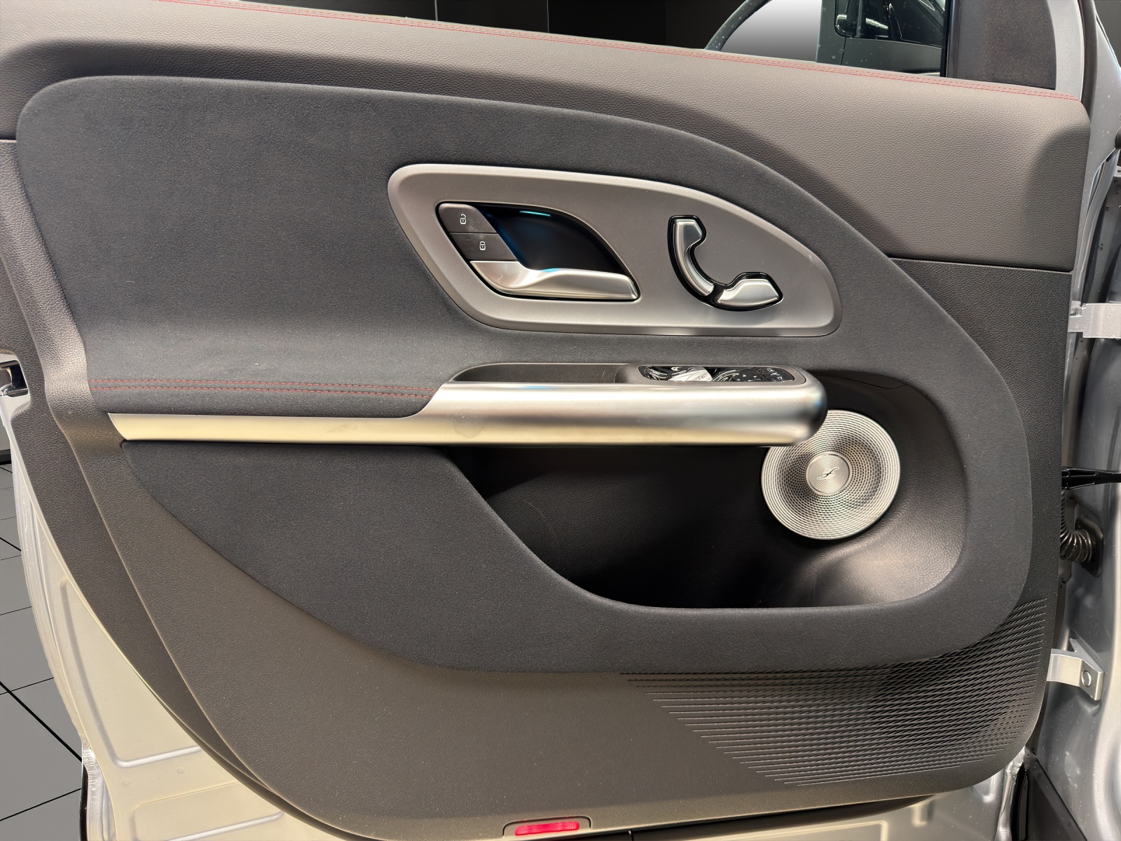 MERCEDES-BENZ GLB 350 85kWh EQ 4 Matic-image-7