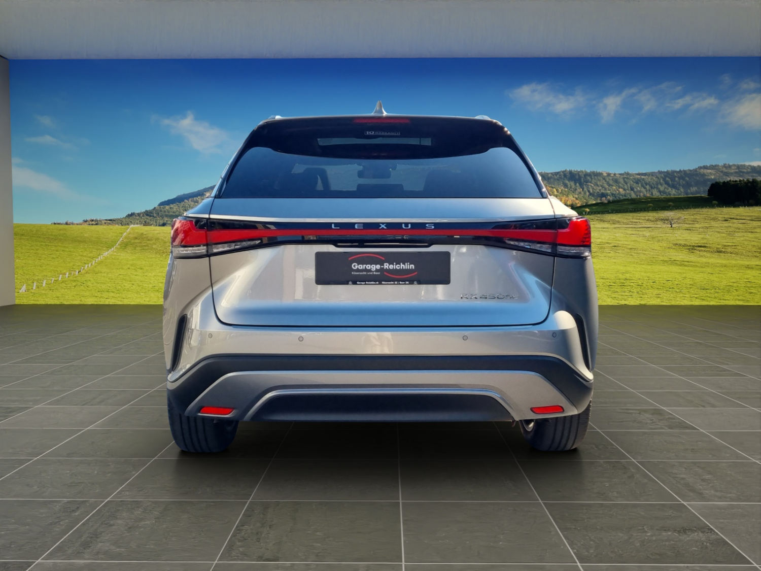 LEXUS RX 450h+ Excellence-showroom-element-3