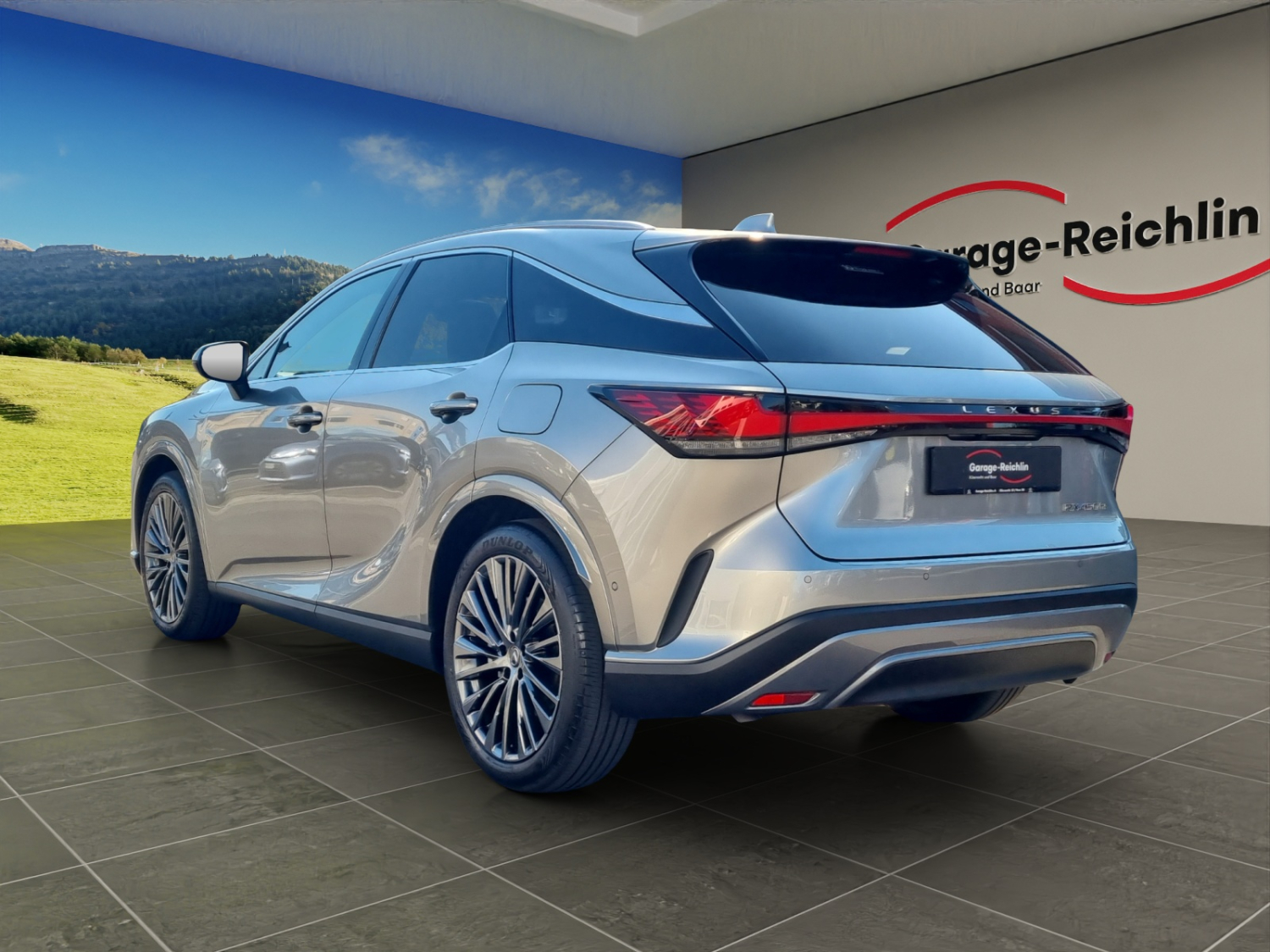 LEXUS RX 450h+ Excellence-showroom-element-2