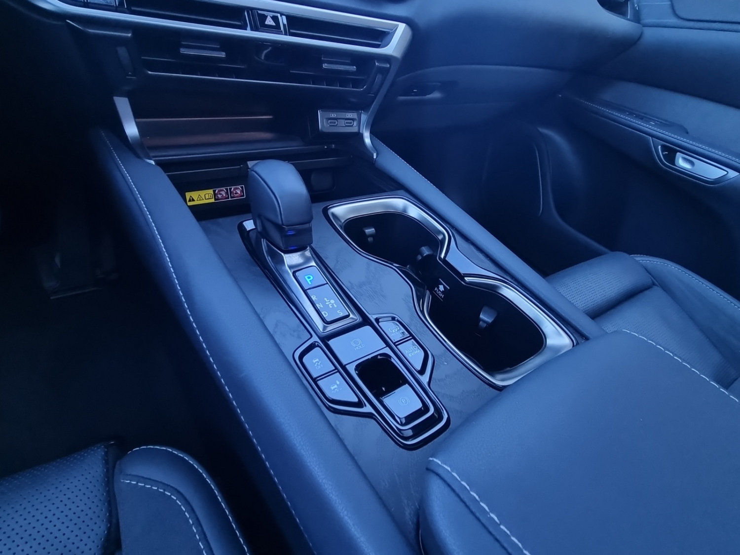 LEXUS RX 450h+ Excellence-image-11