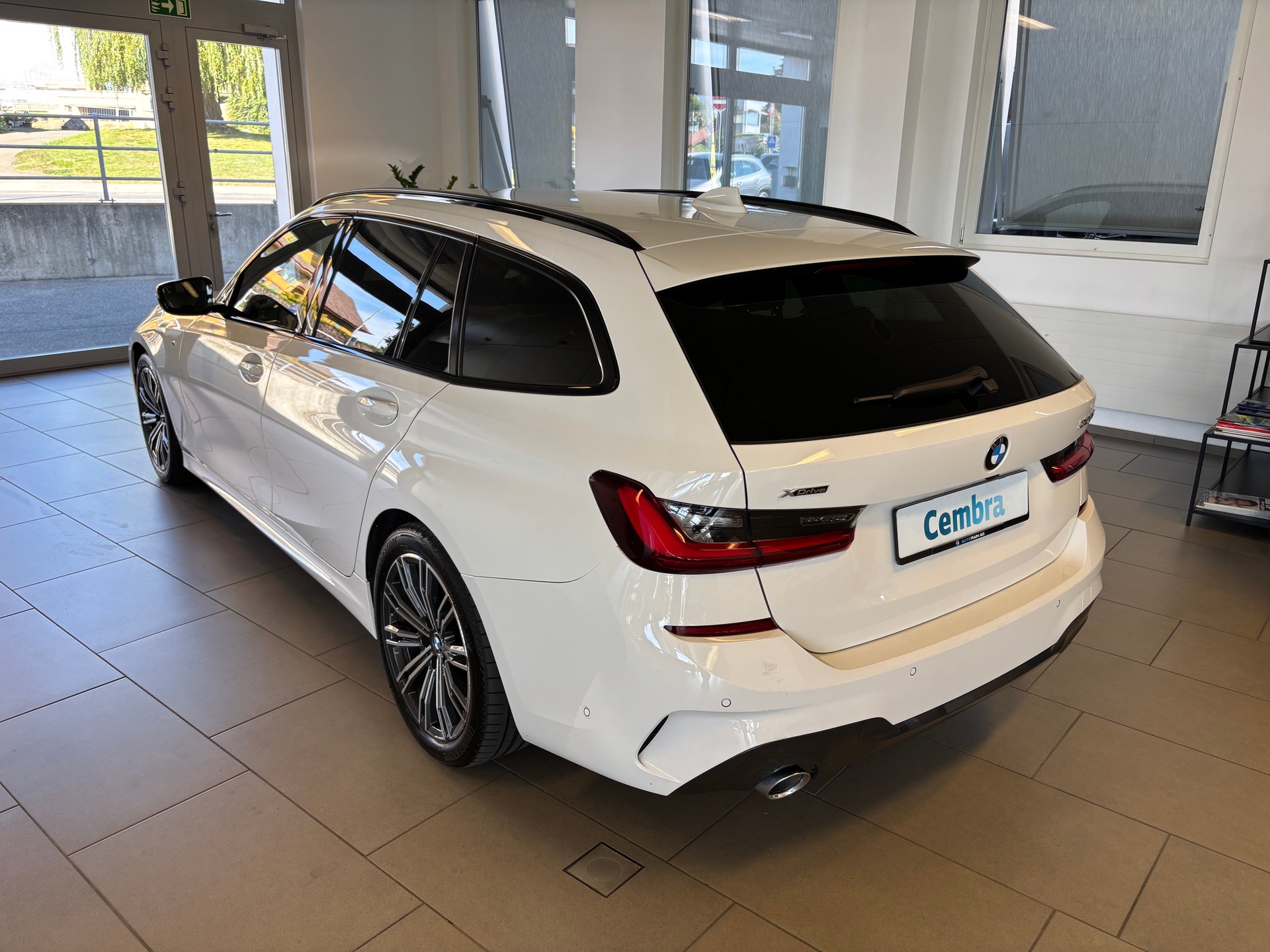 BMW 320d xDrive 48V Touring M Sport Steptronic-showroom-element-3