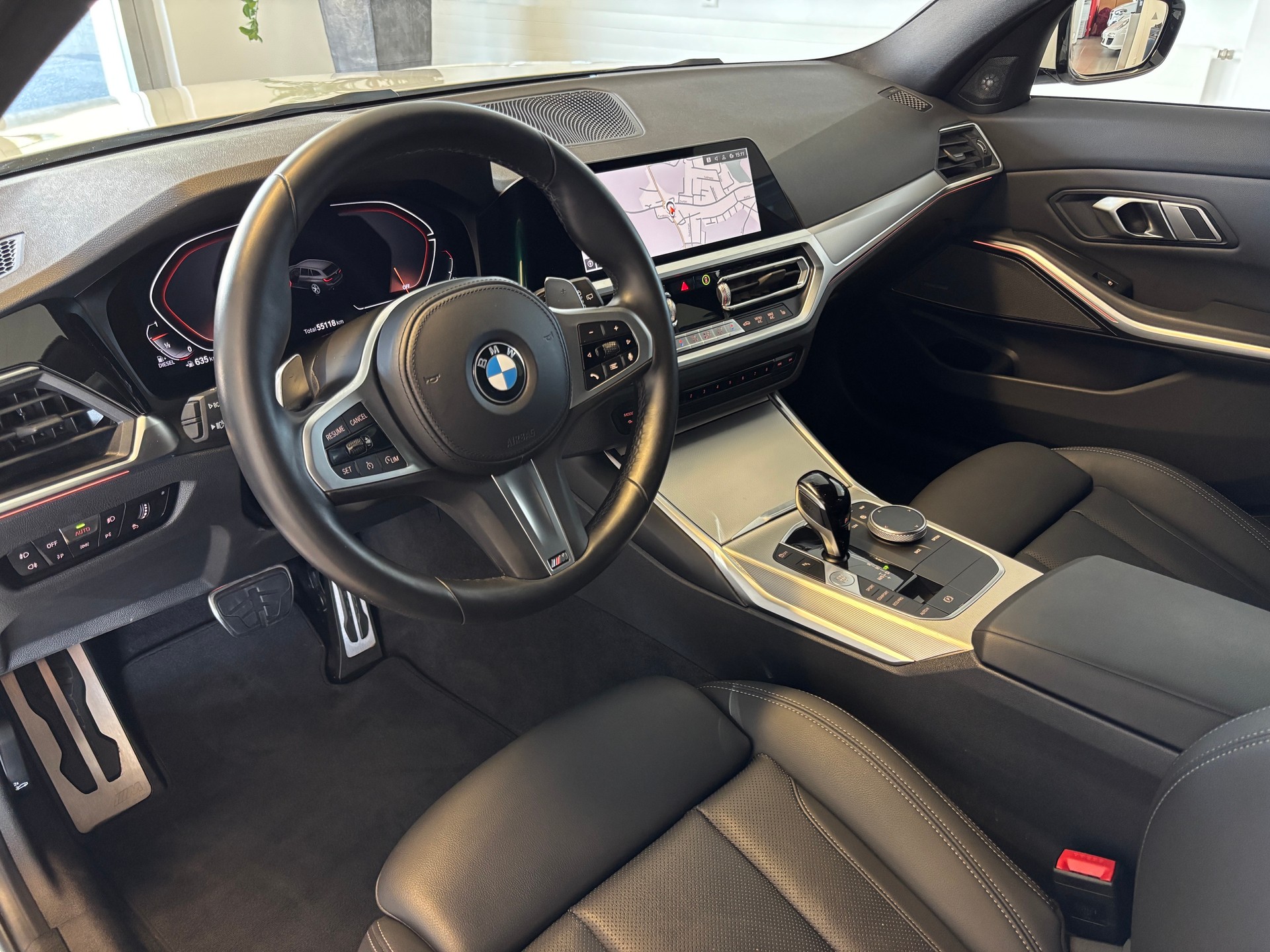 BMW 320d xDrive 48V Touring M Sport Steptronic-image-4