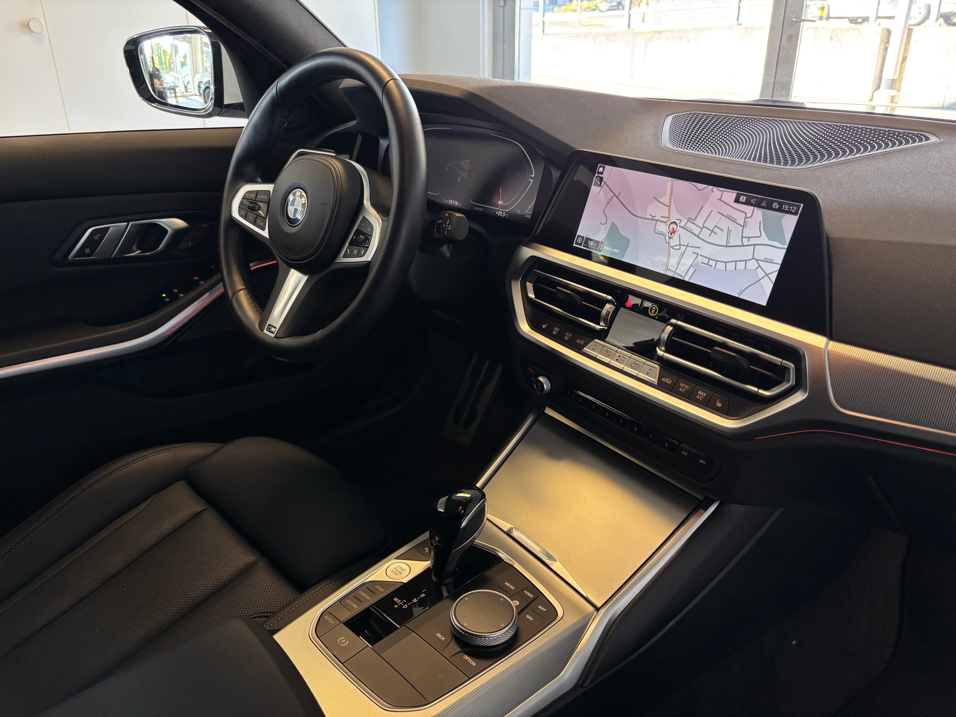 BMW 320d xDrive 48V Touring M Sport Steptronic-image-7