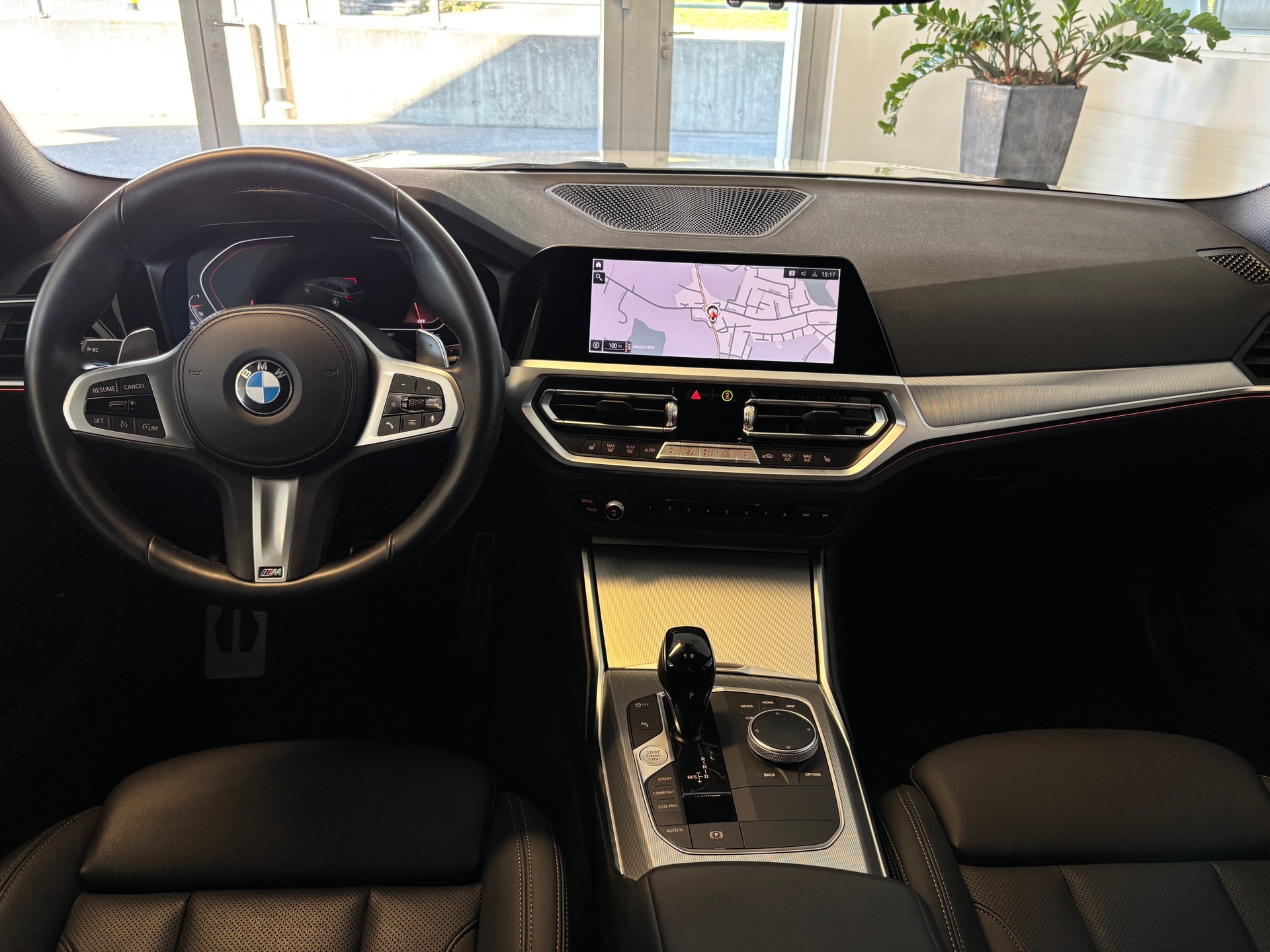 BMW 320d xDrive 48V Touring M Sport Steptronic-image-11