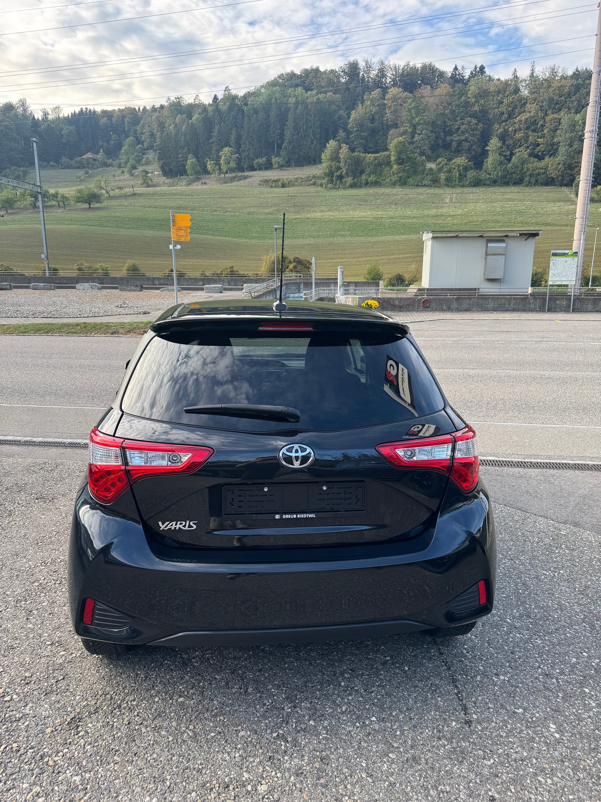 TOYOTA Yaris 1.5 Trend Y20-showroom-element-3
