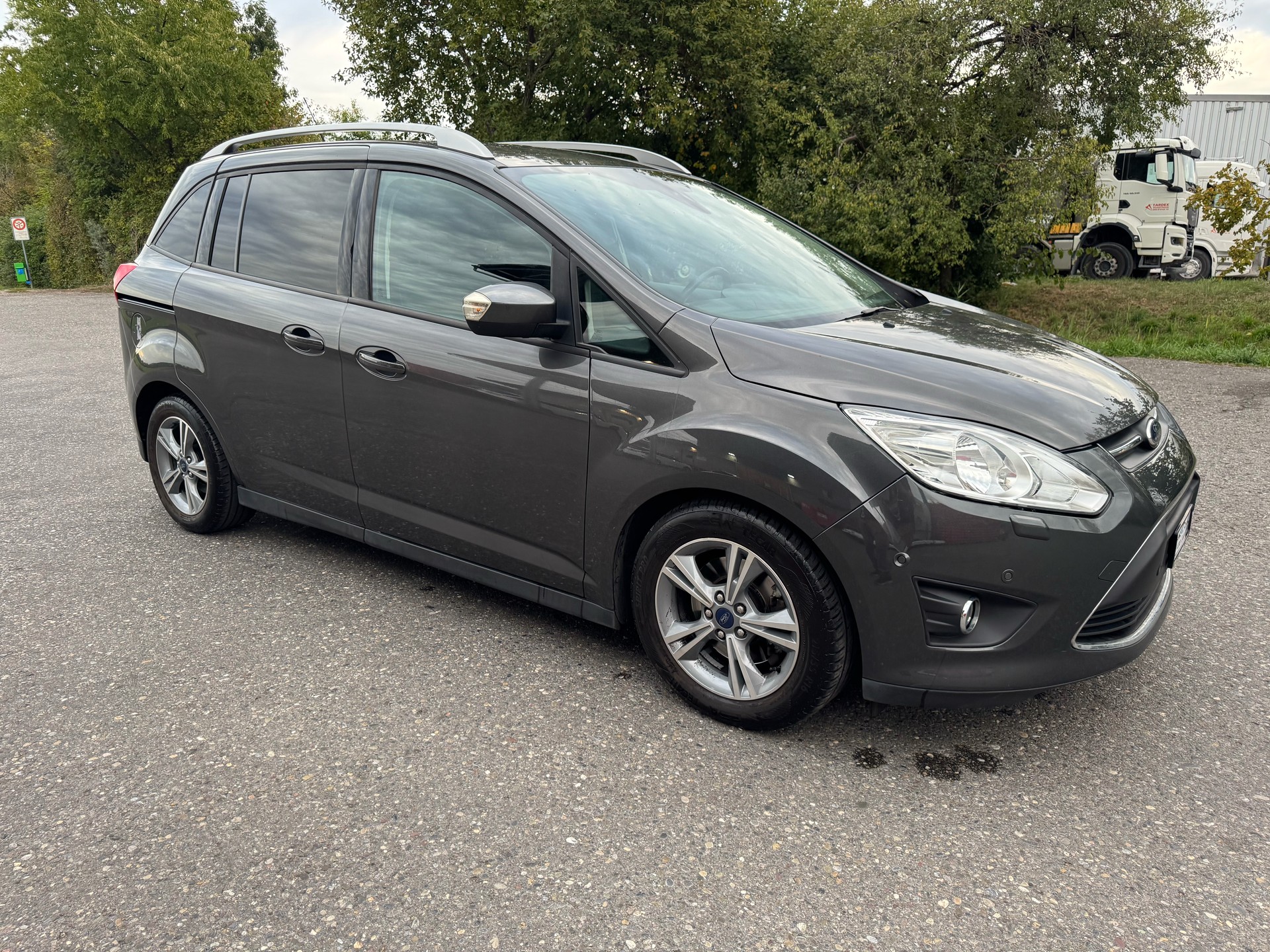 FORD Grand C-Max 1.0 SCTi Family-Edition-showroom-element-1