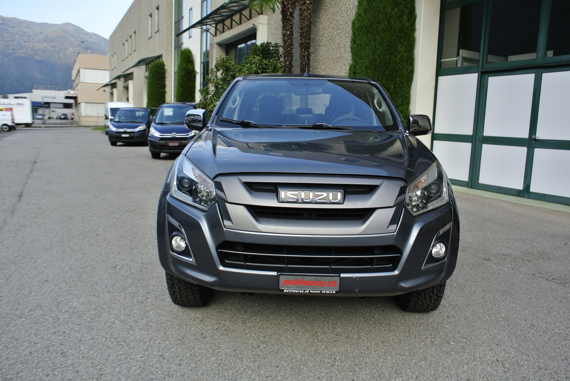 ISUZU D-MAX 1.9 Crew Cab Planet 4x4-showroom-element-1
