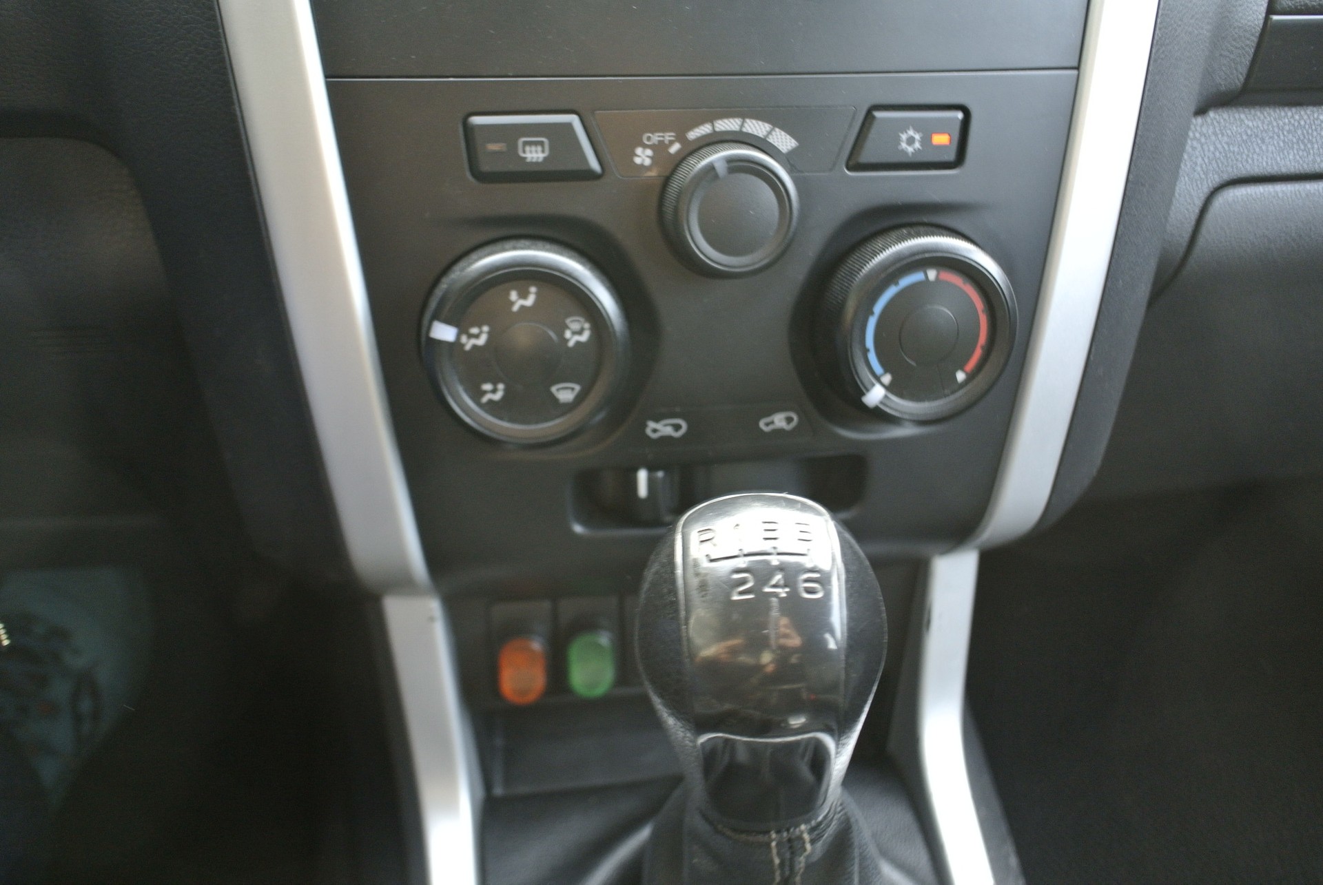 ISUZU D-MAX 1.9 Crew Cab Planet 4x4-image-23