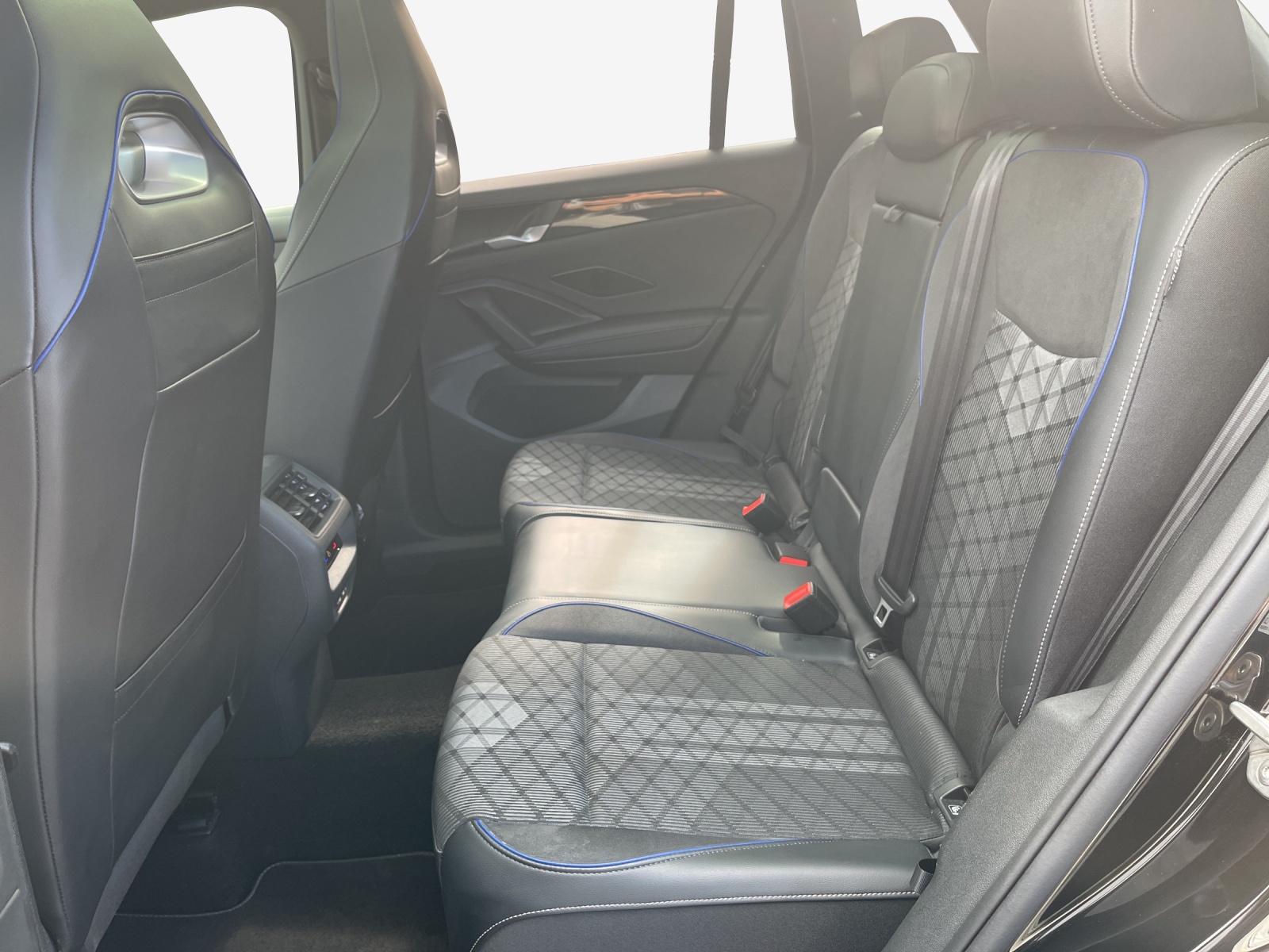 VW Tiguan 2.0 TSI DSG R-Line 4Motion-image-11