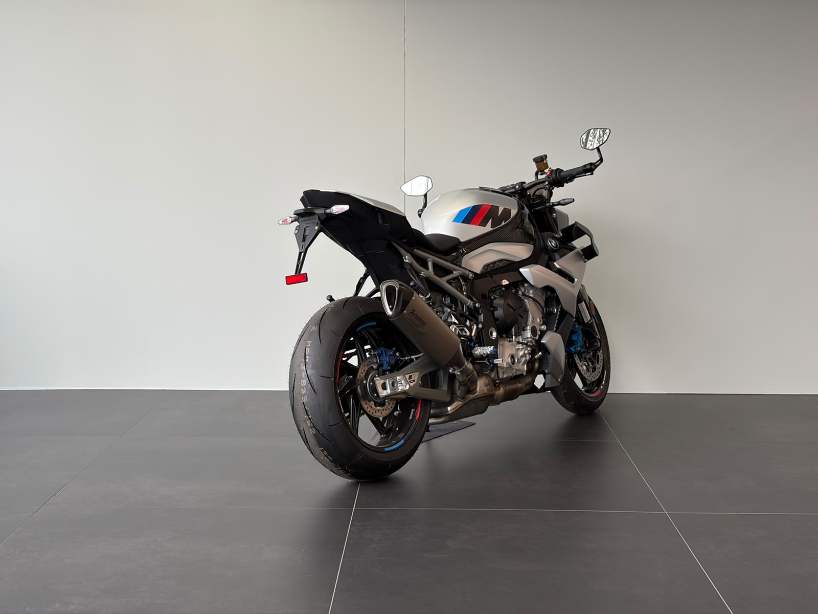 BMW M 1000 R-image-7