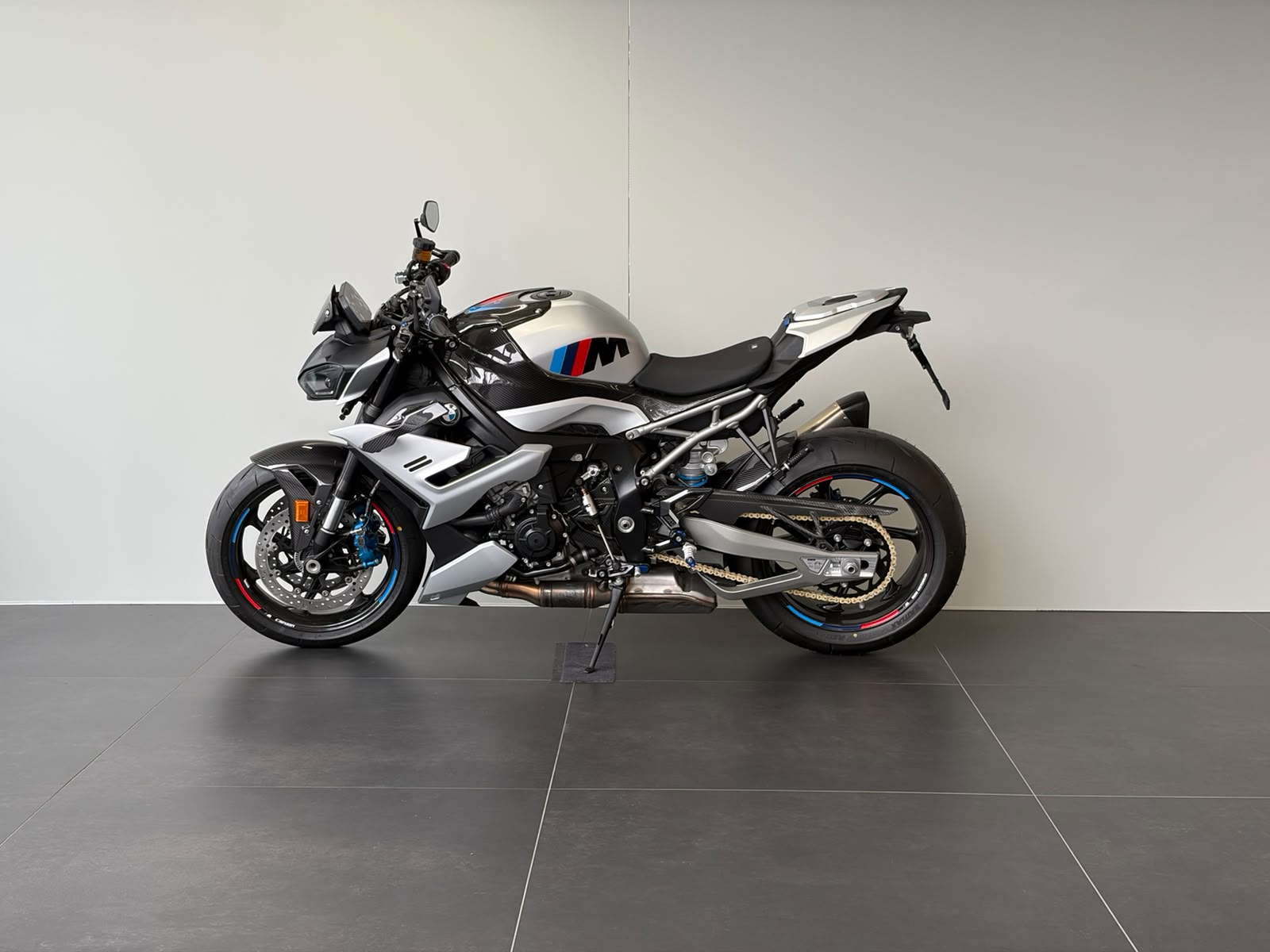 BMW M 1000 R-image-4