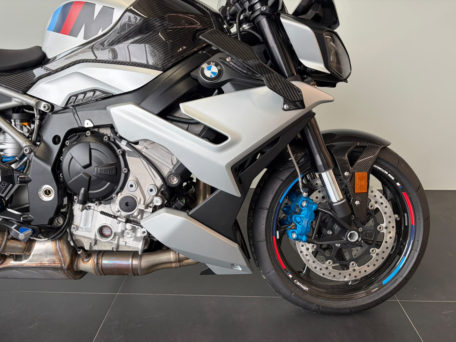 BMW M 1000 R-image-8