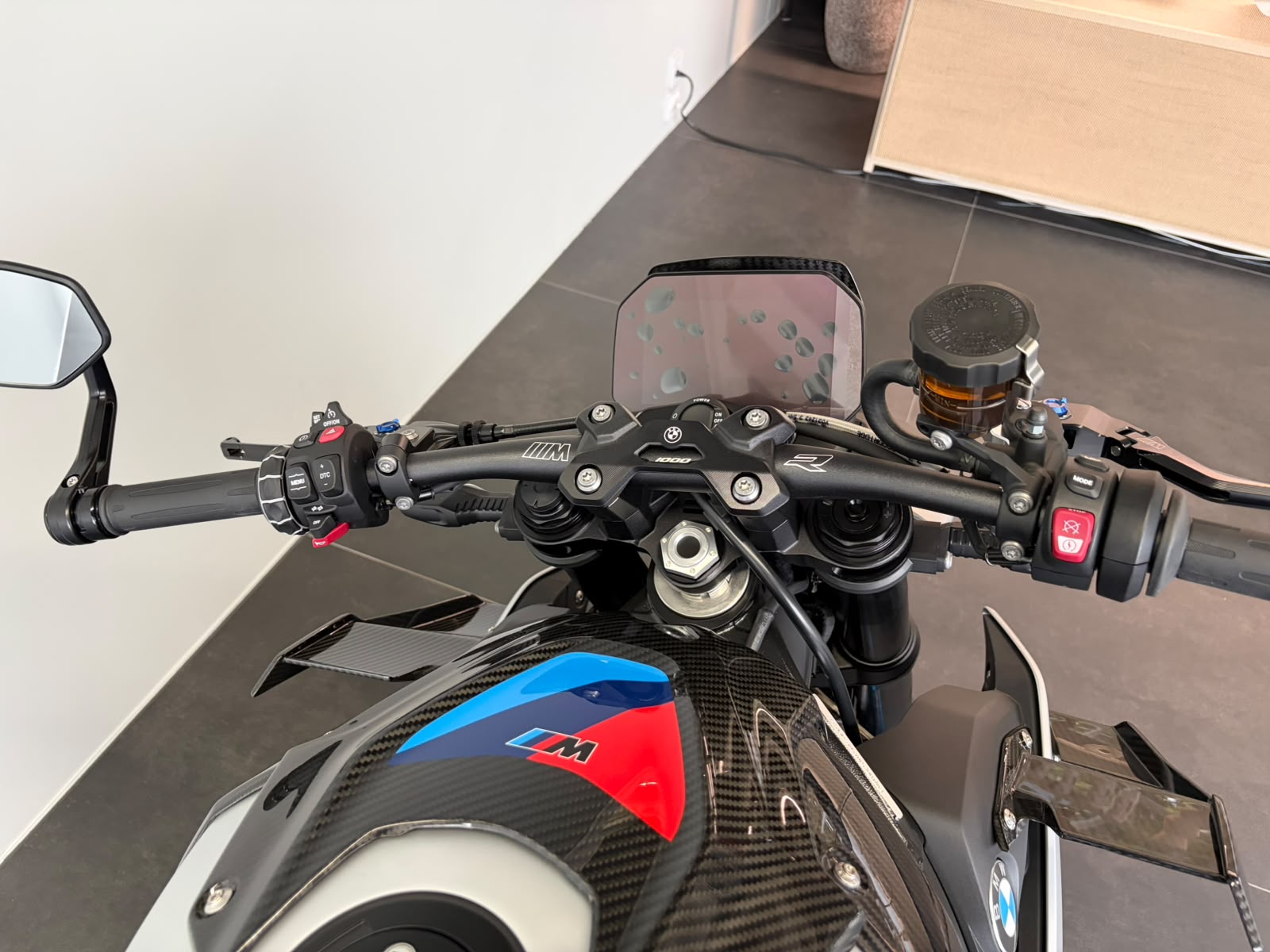 BMW M 1000 R-image-10