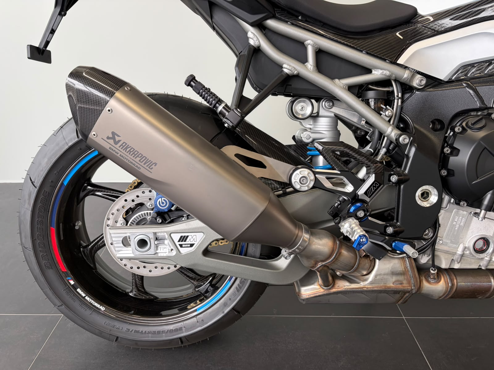 BMW M 1000 R-image-9