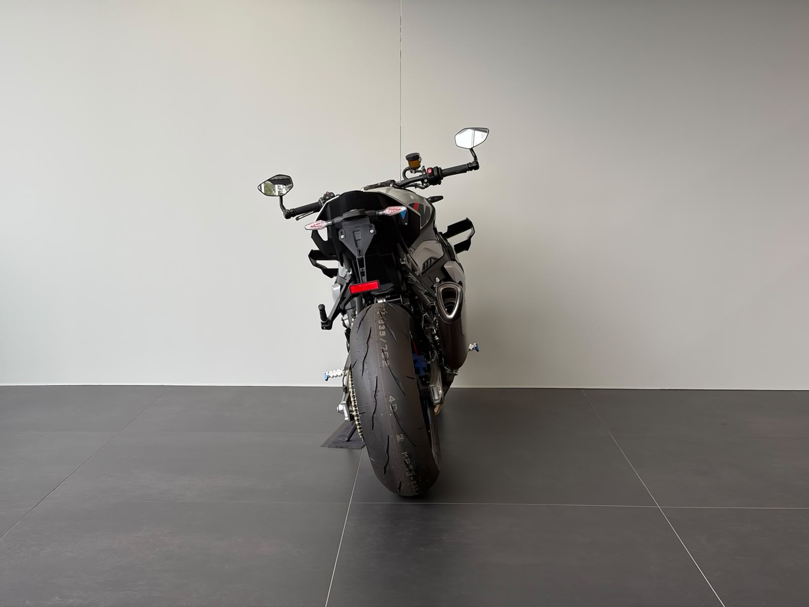 BMW M 1000 R-image-6