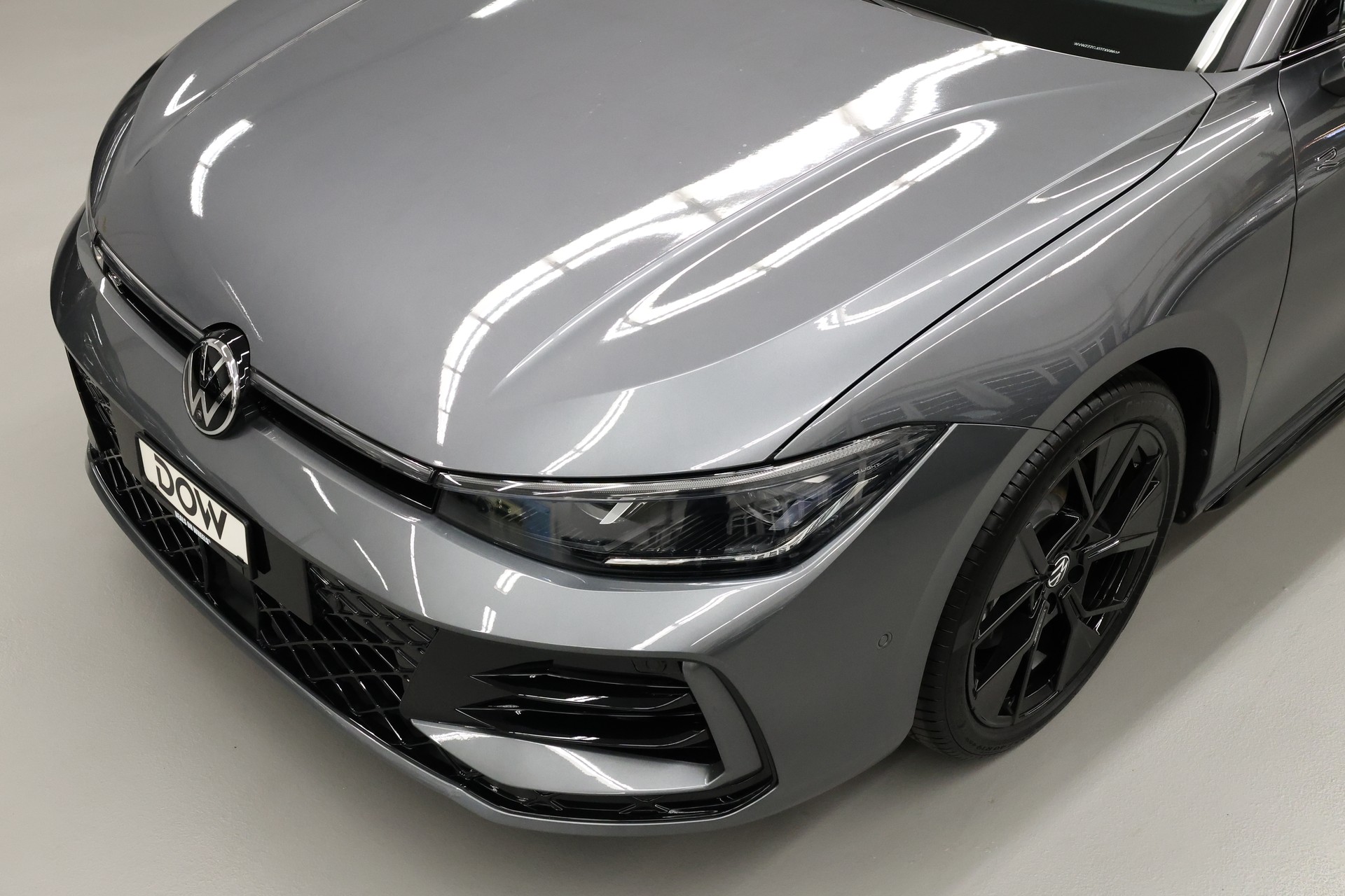 VW Passat Variant 2.0 TDI R-Line DSG 4motion-image-4
