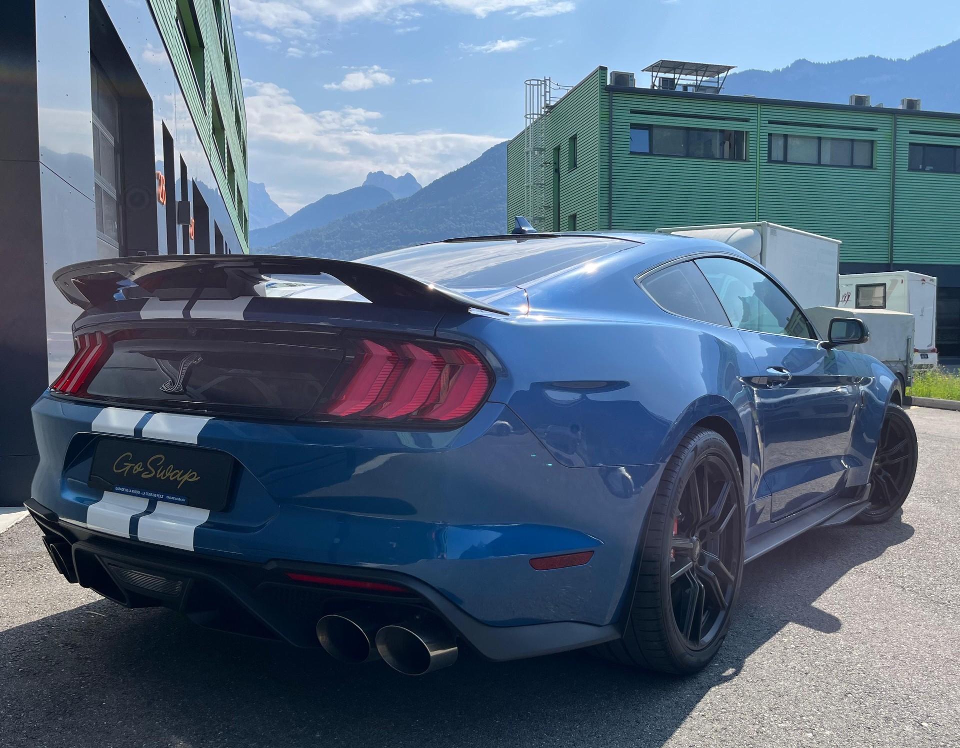 FORD Mustang GT 500 Shelby-showroom-element-2