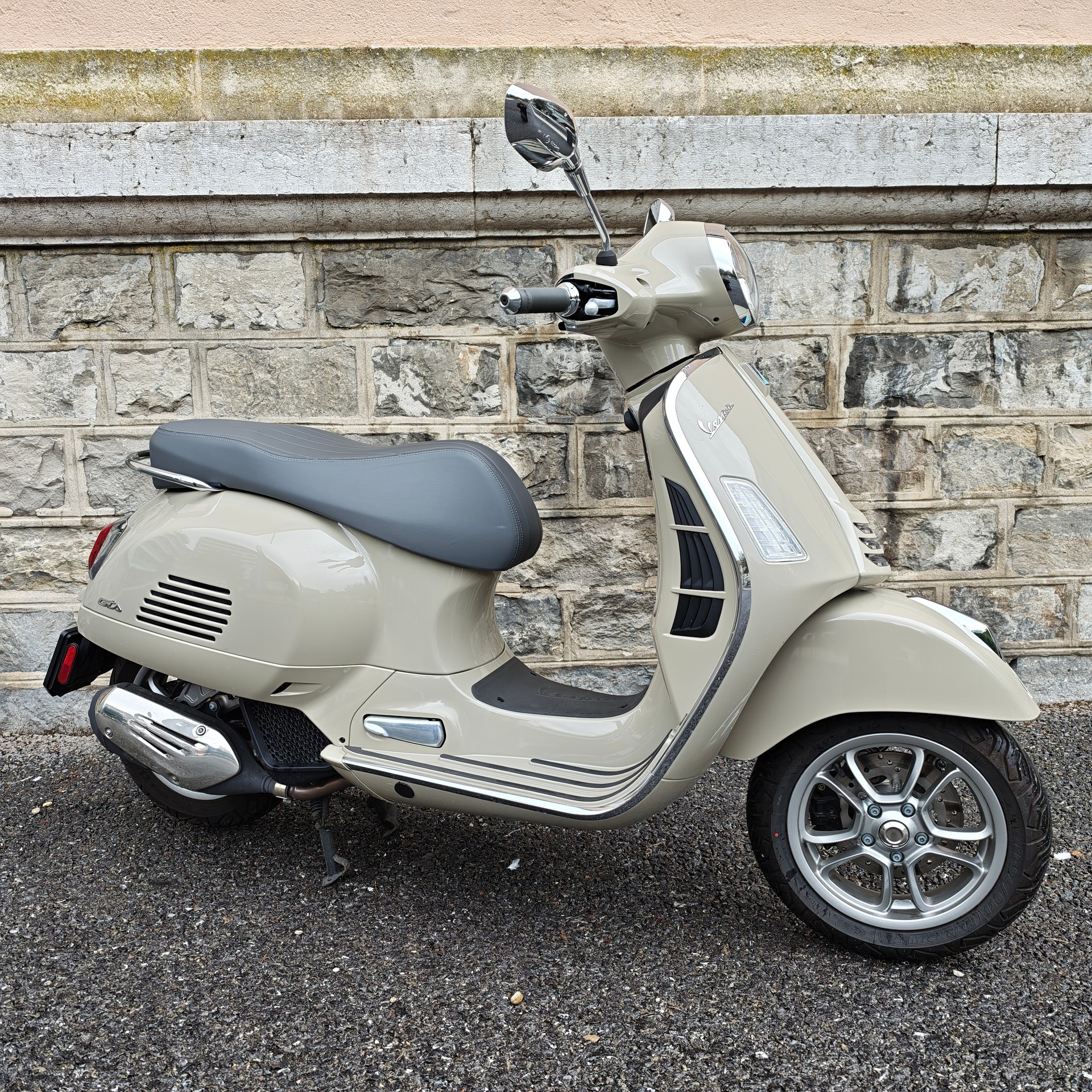PIAGGIO Vespa GTS 125 RST Euro 5+-image-0